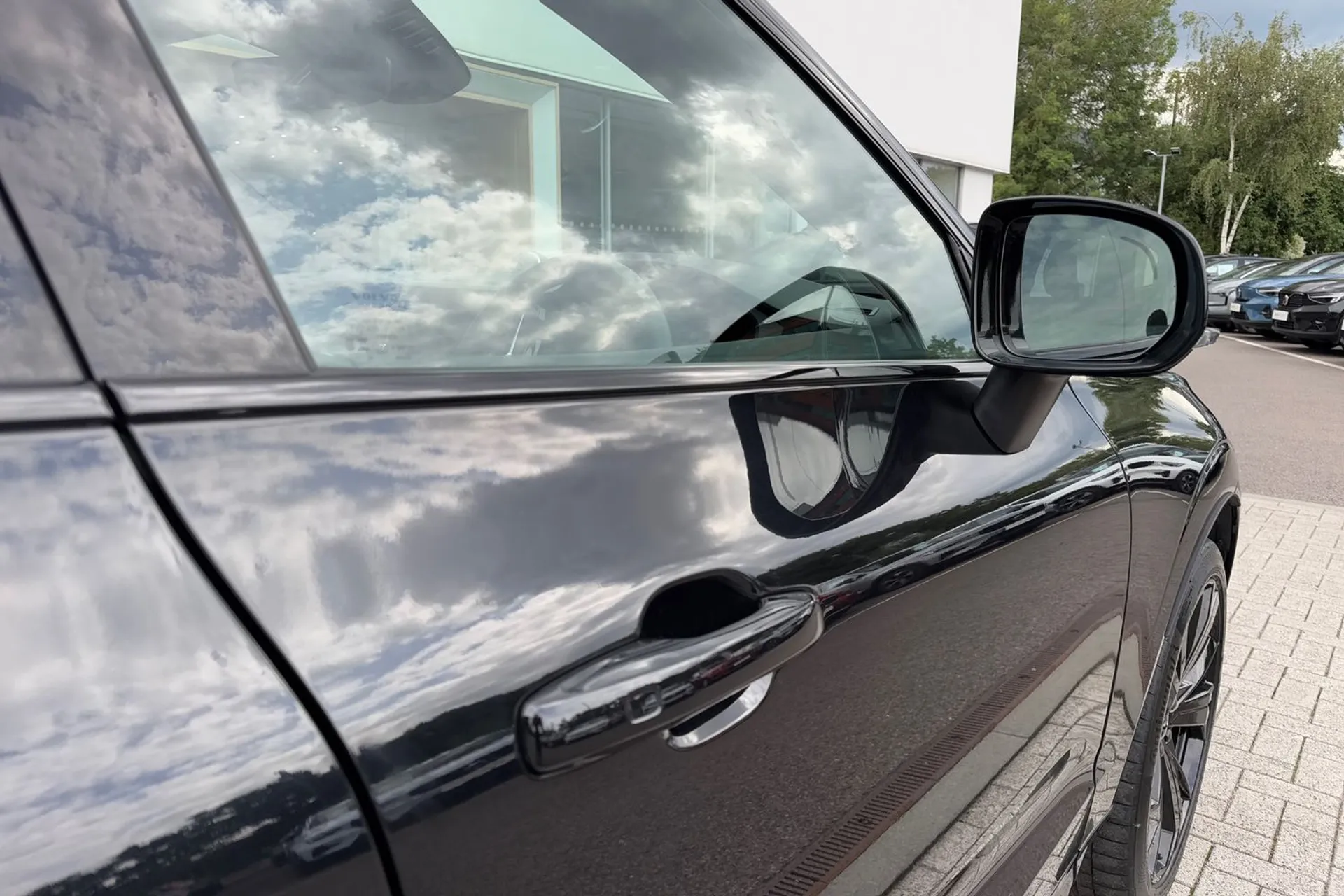 Volvo XC60 thumbnail image number 16