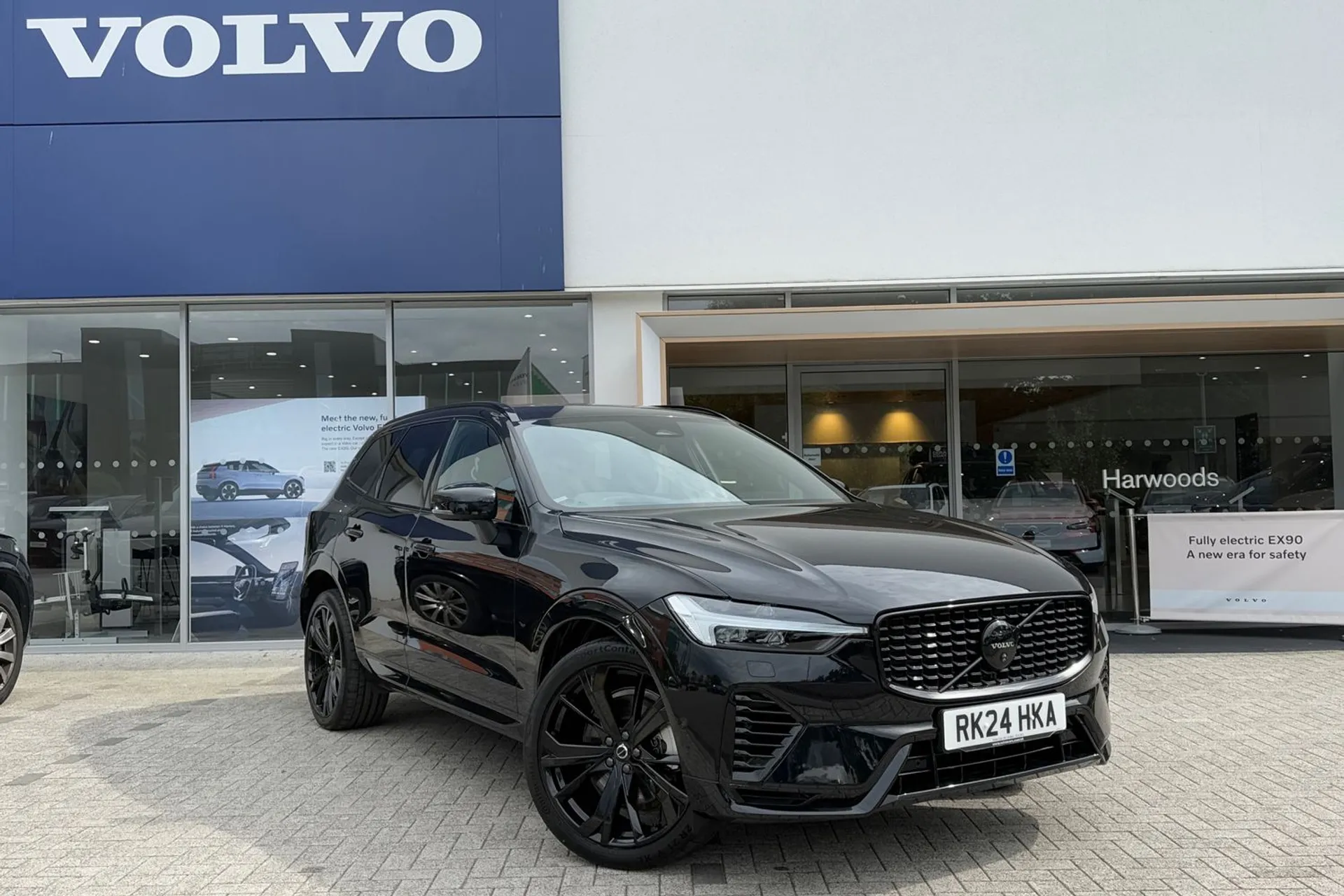 Volvo XC60 focused image