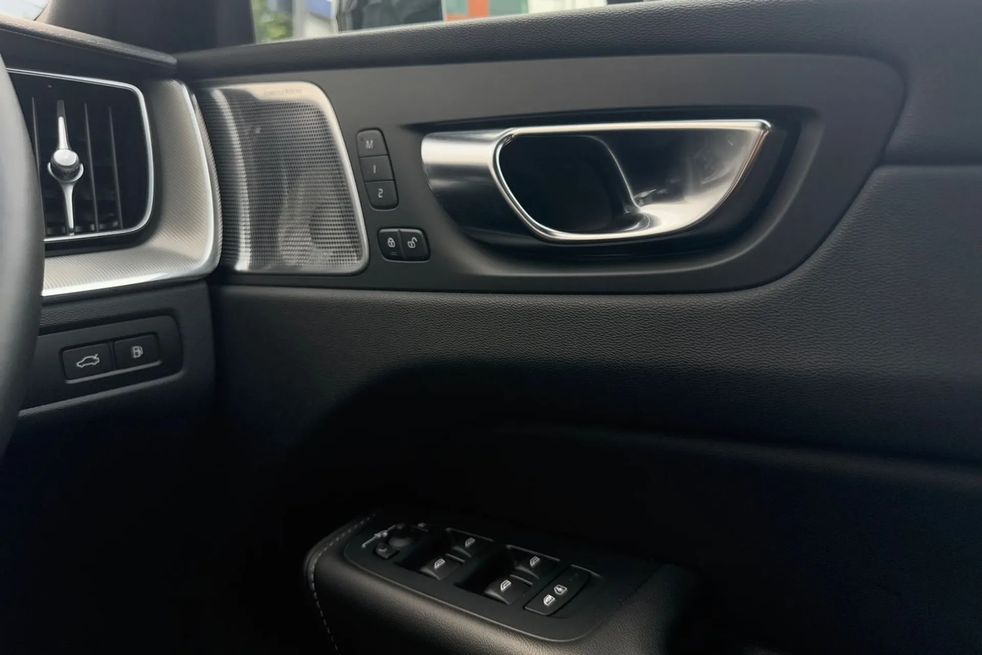 Volvo XC60 thumbnail image number 40