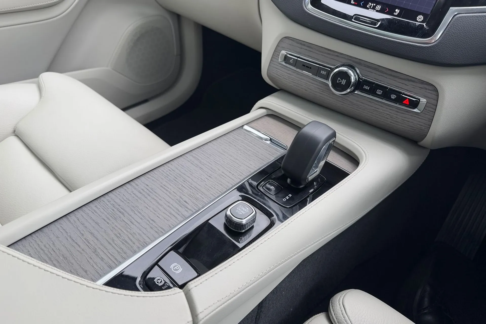 Volvo XC90 thumbnail image number 45