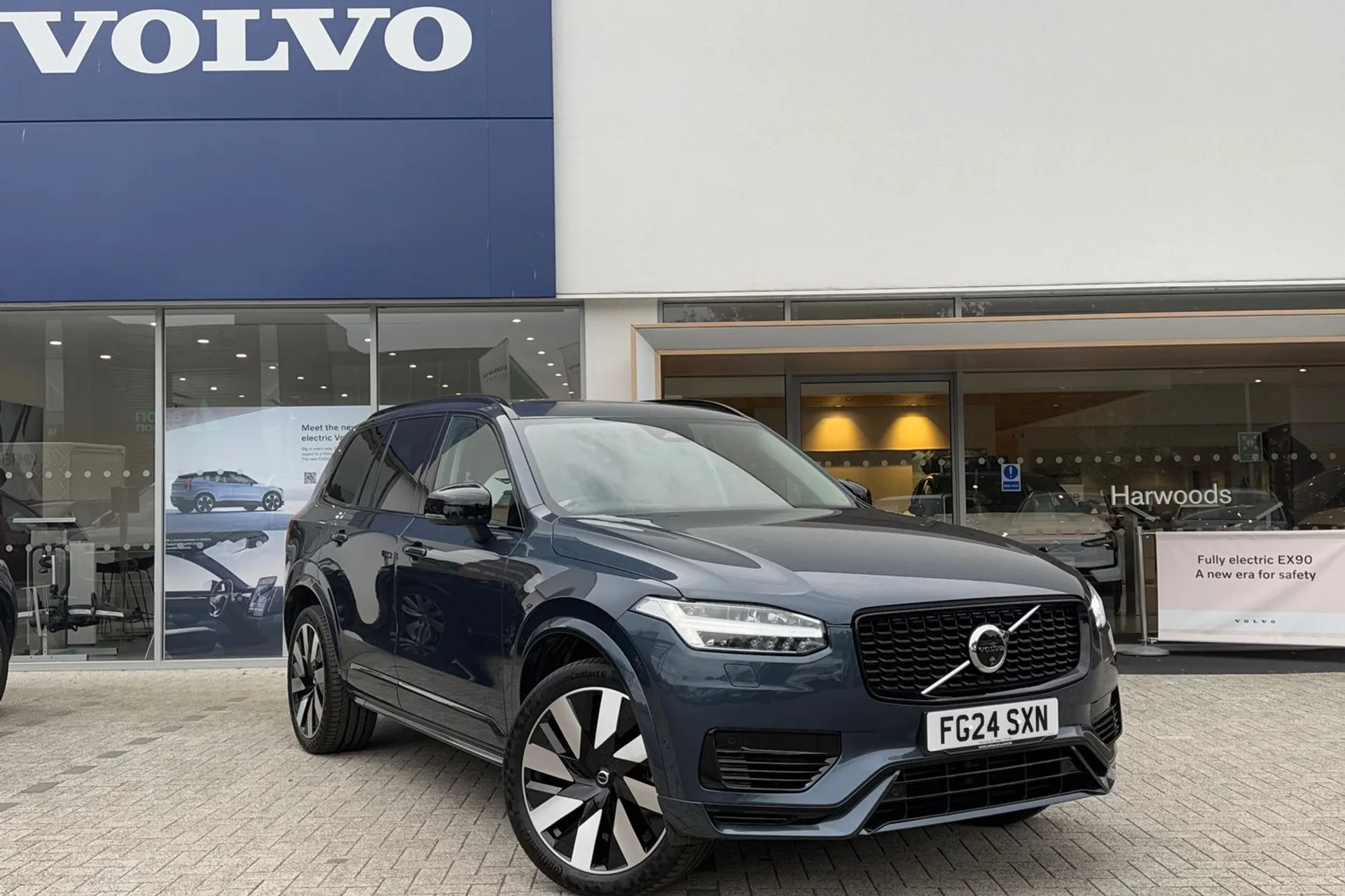 Volvo XC90 focused image