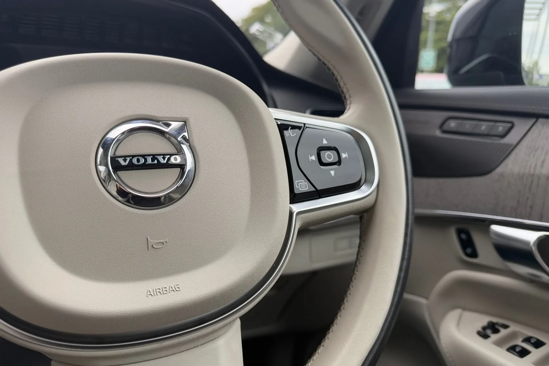 Volvo XC90 thumbnail image number 38