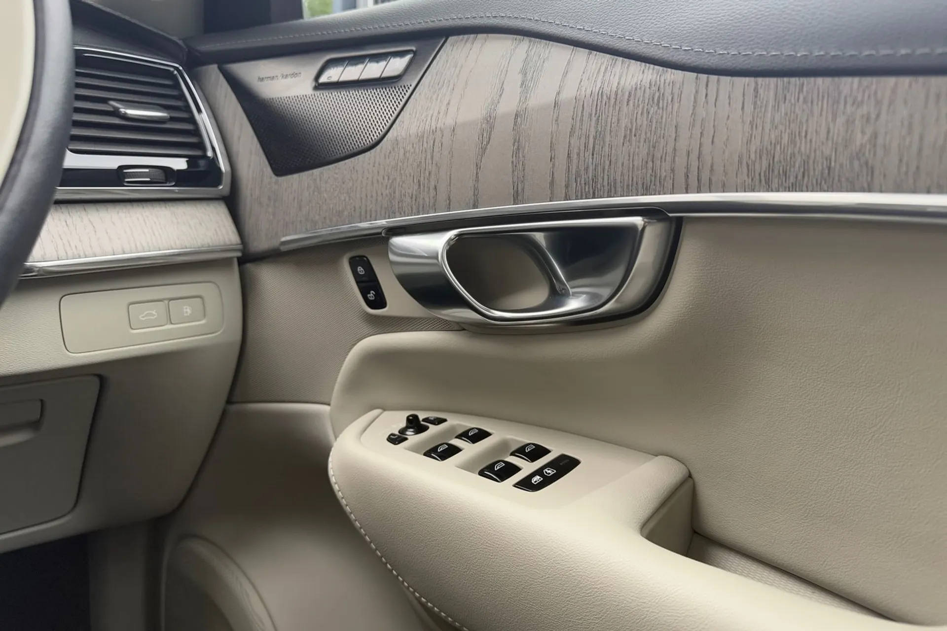 Volvo XC90 thumbnail image number 44