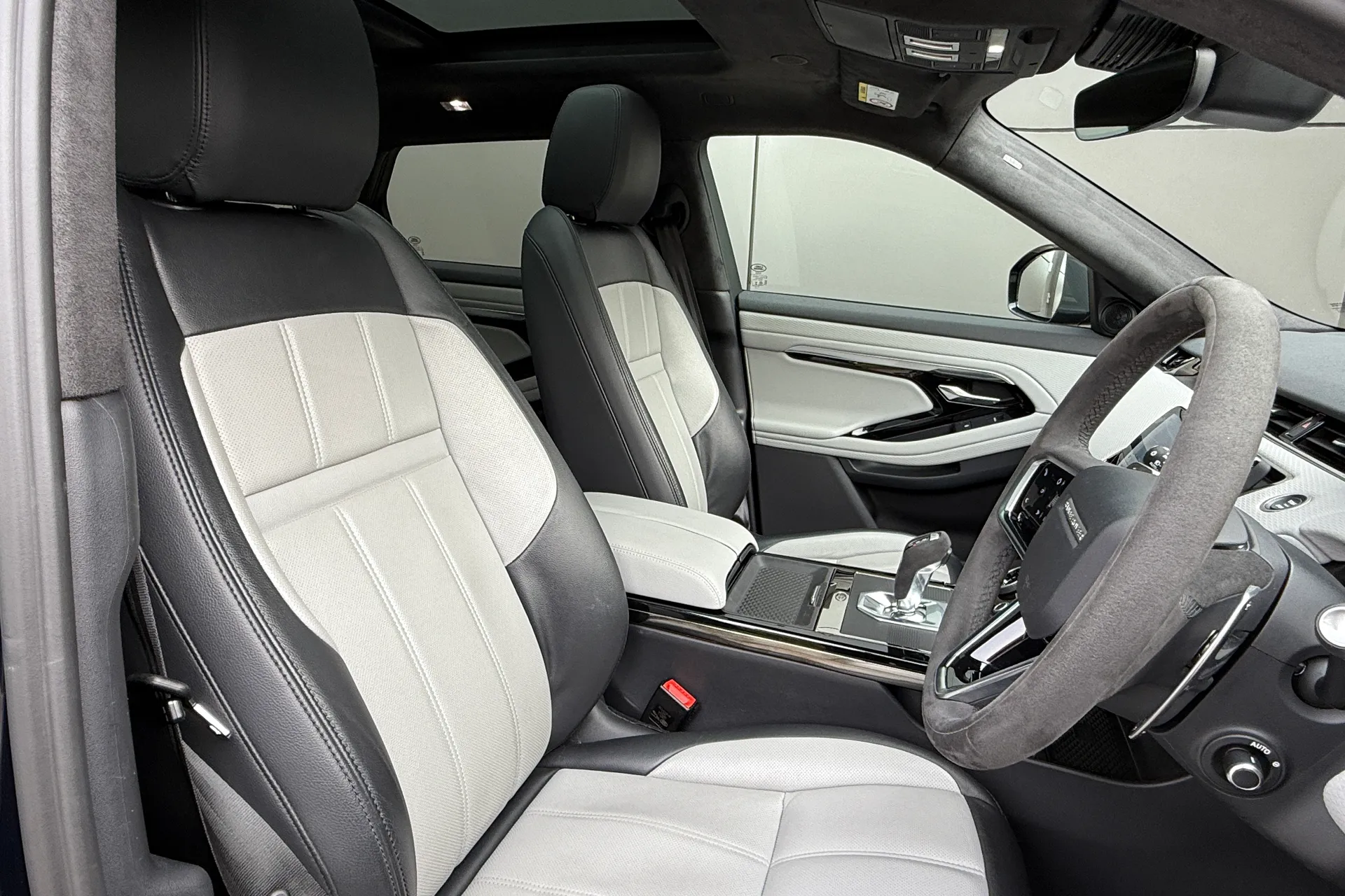 LAND ROVER RANGE ROVER EVOQUE thumbnail image number 39