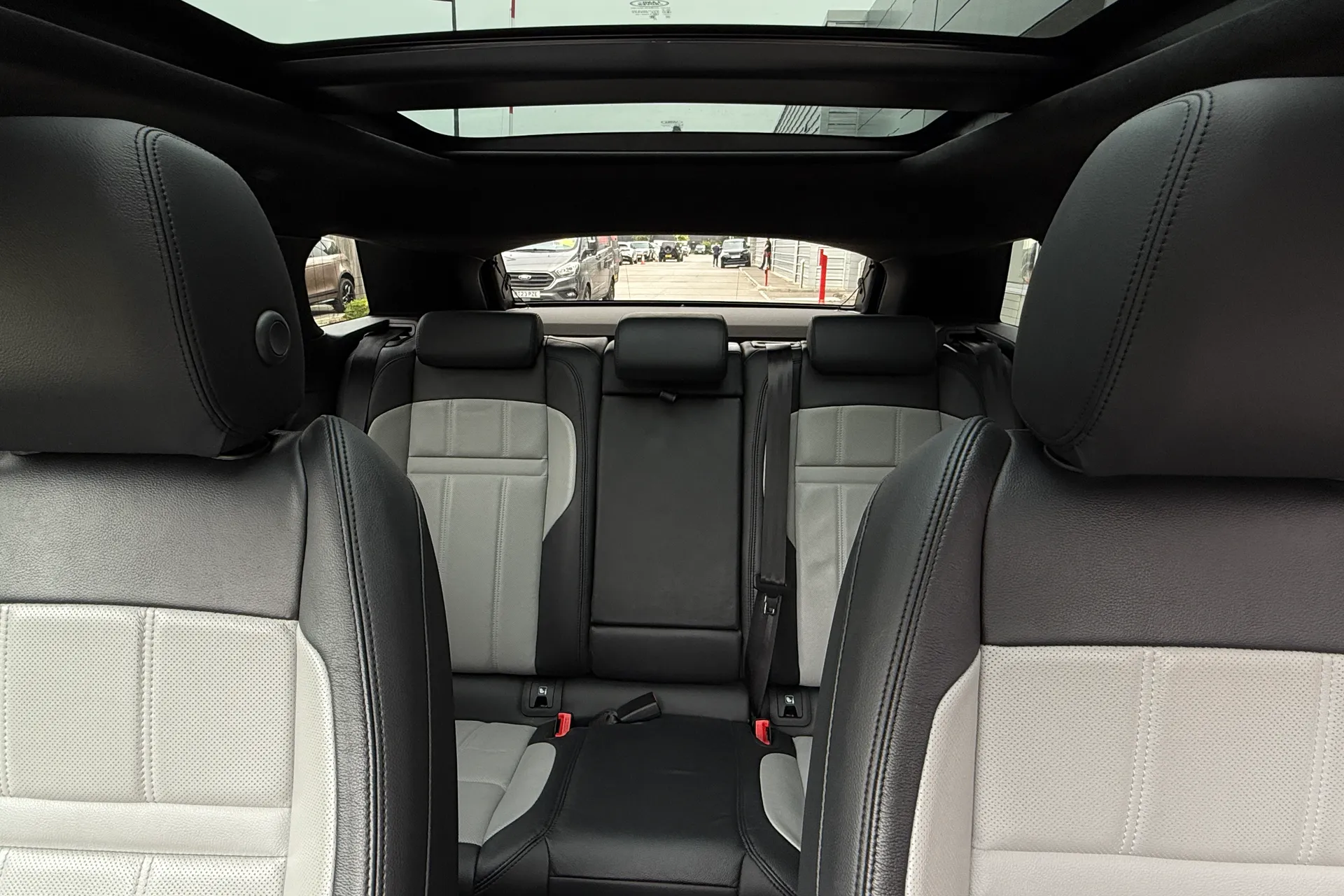 LAND ROVER RANGE ROVER EVOQUE thumbnail image number 38