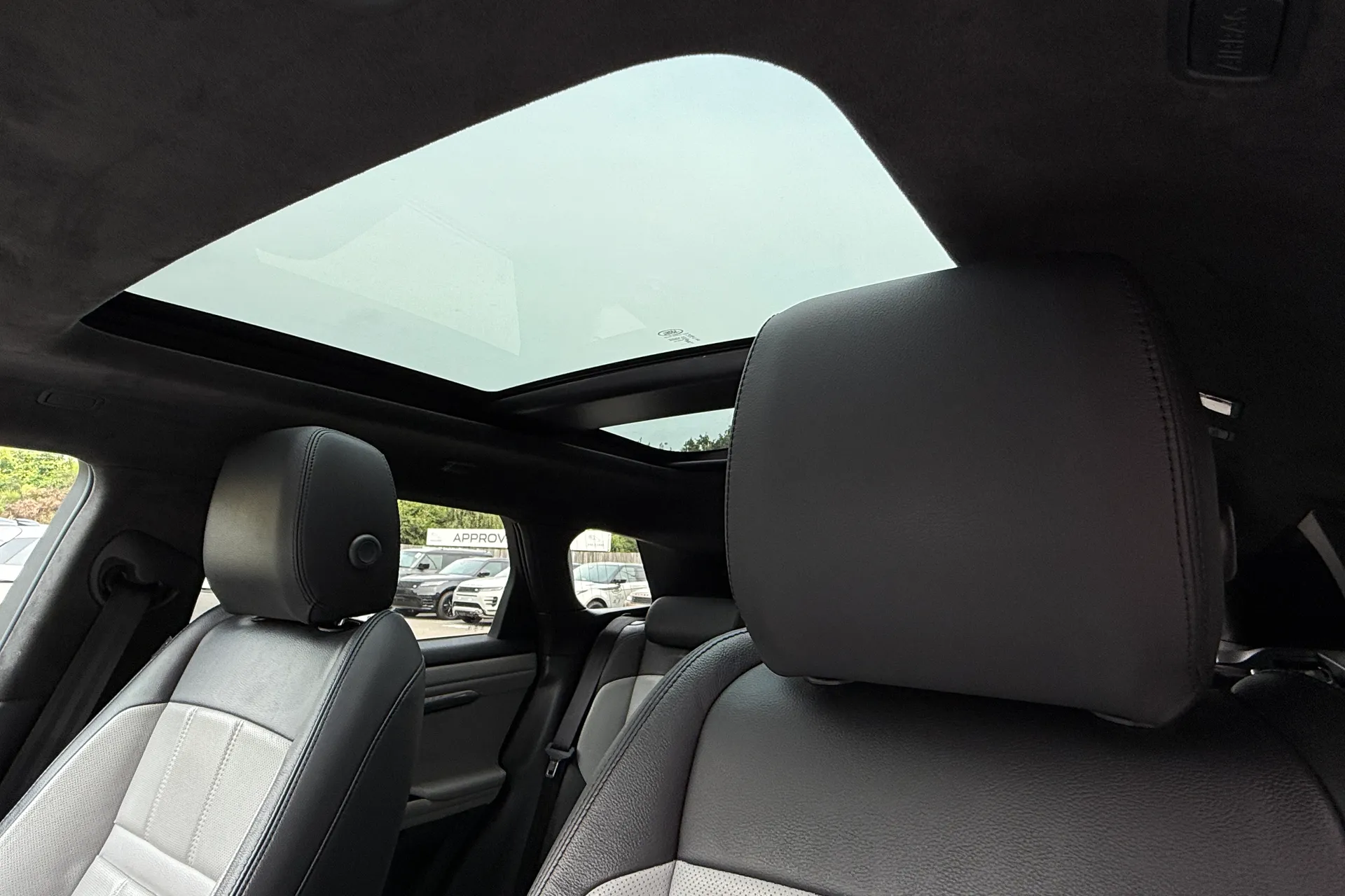 LAND ROVER RANGE ROVER EVOQUE thumbnail image number 4