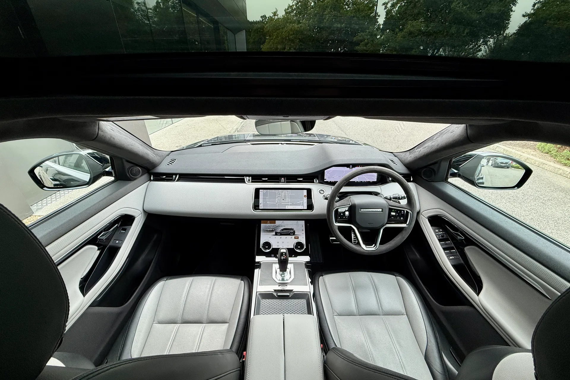 LAND ROVER RANGE ROVER EVOQUE thumbnail image number 3