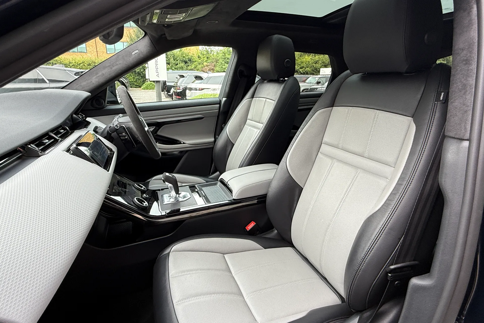 LAND ROVER RANGE ROVER EVOQUE thumbnail image number 43