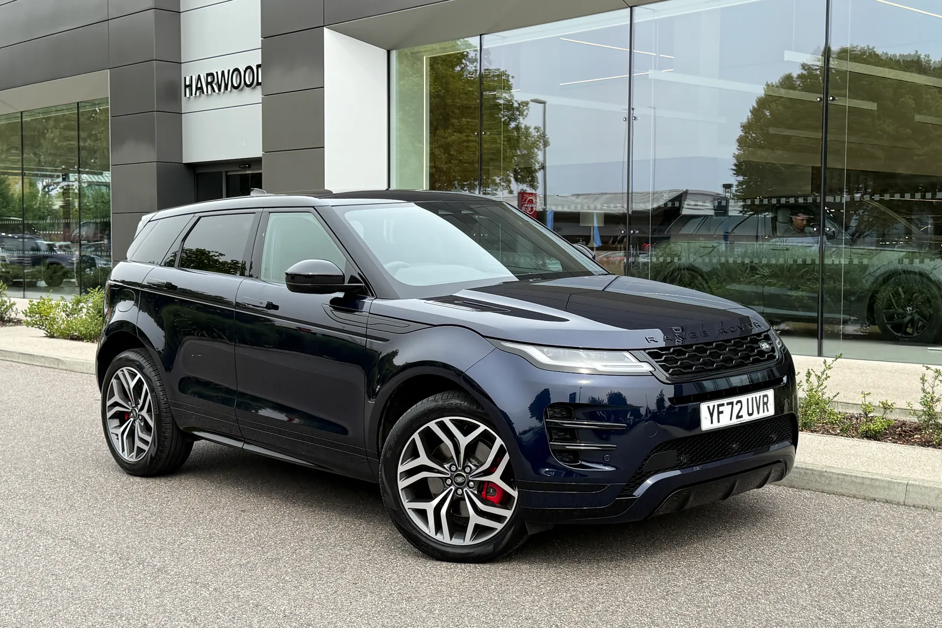 LAND ROVER RANGE ROVER EVOQUE focused image