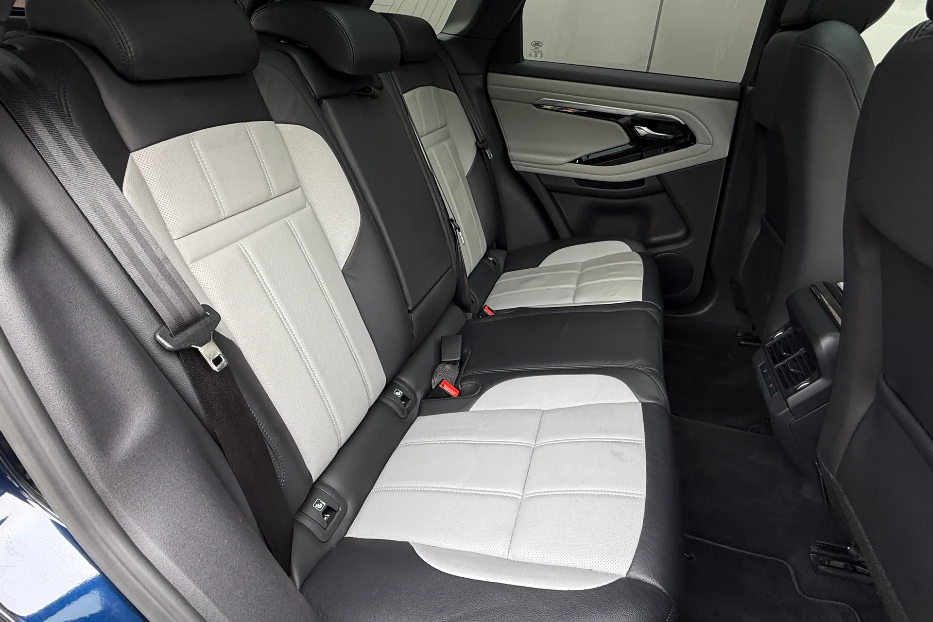 LAND ROVER RANGE ROVER EVOQUE thumbnail image number 34