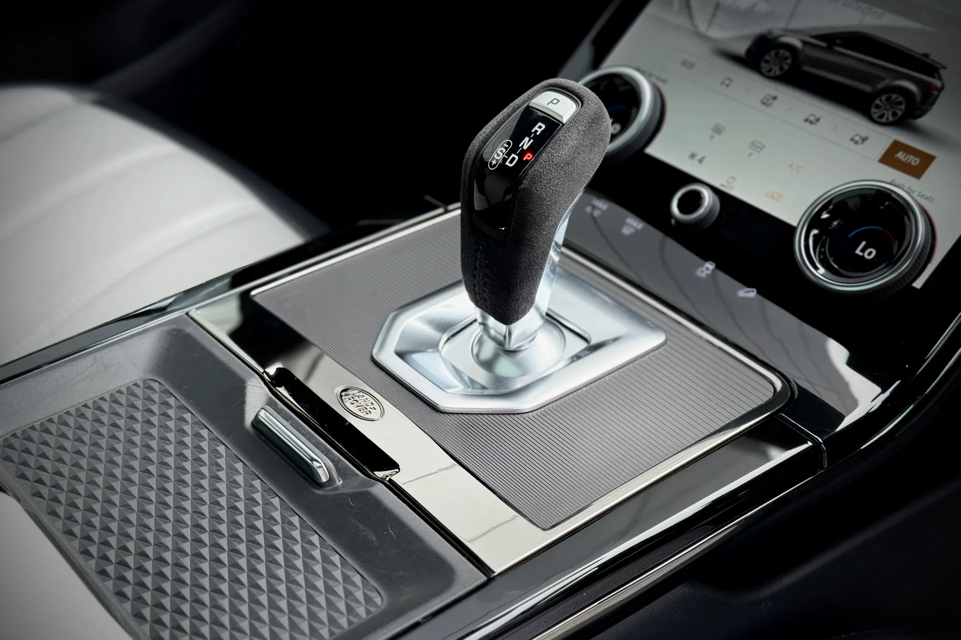 LAND ROVER RANGE ROVER EVOQUE thumbnail image number 24