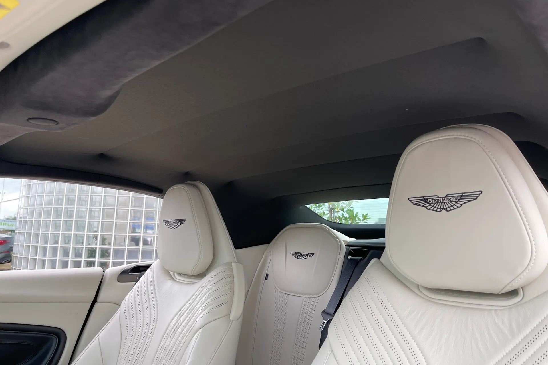 Aston Martin DB11 thumbnail image number 45