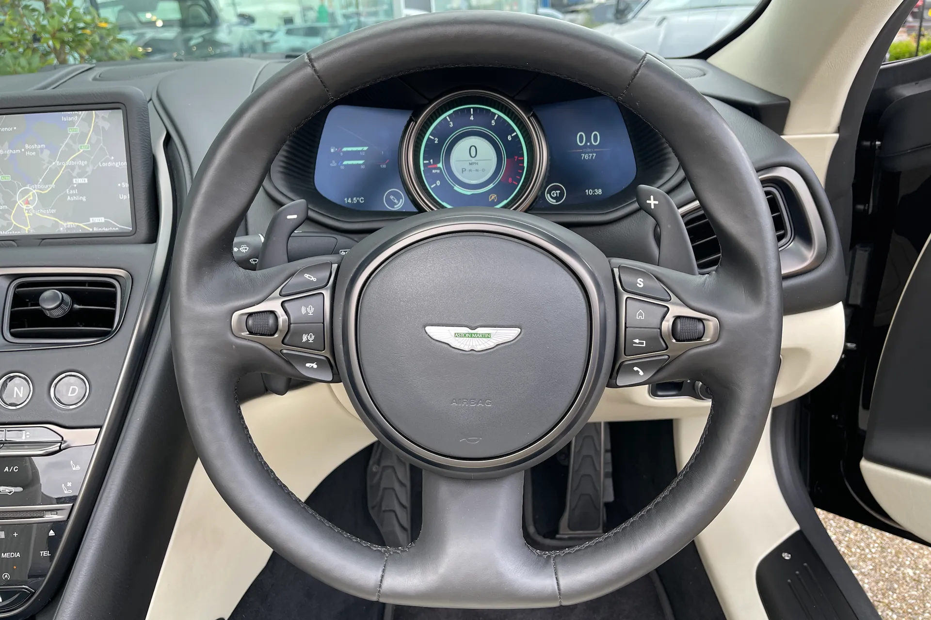 Aston Martin DB11 thumbnail image number 11