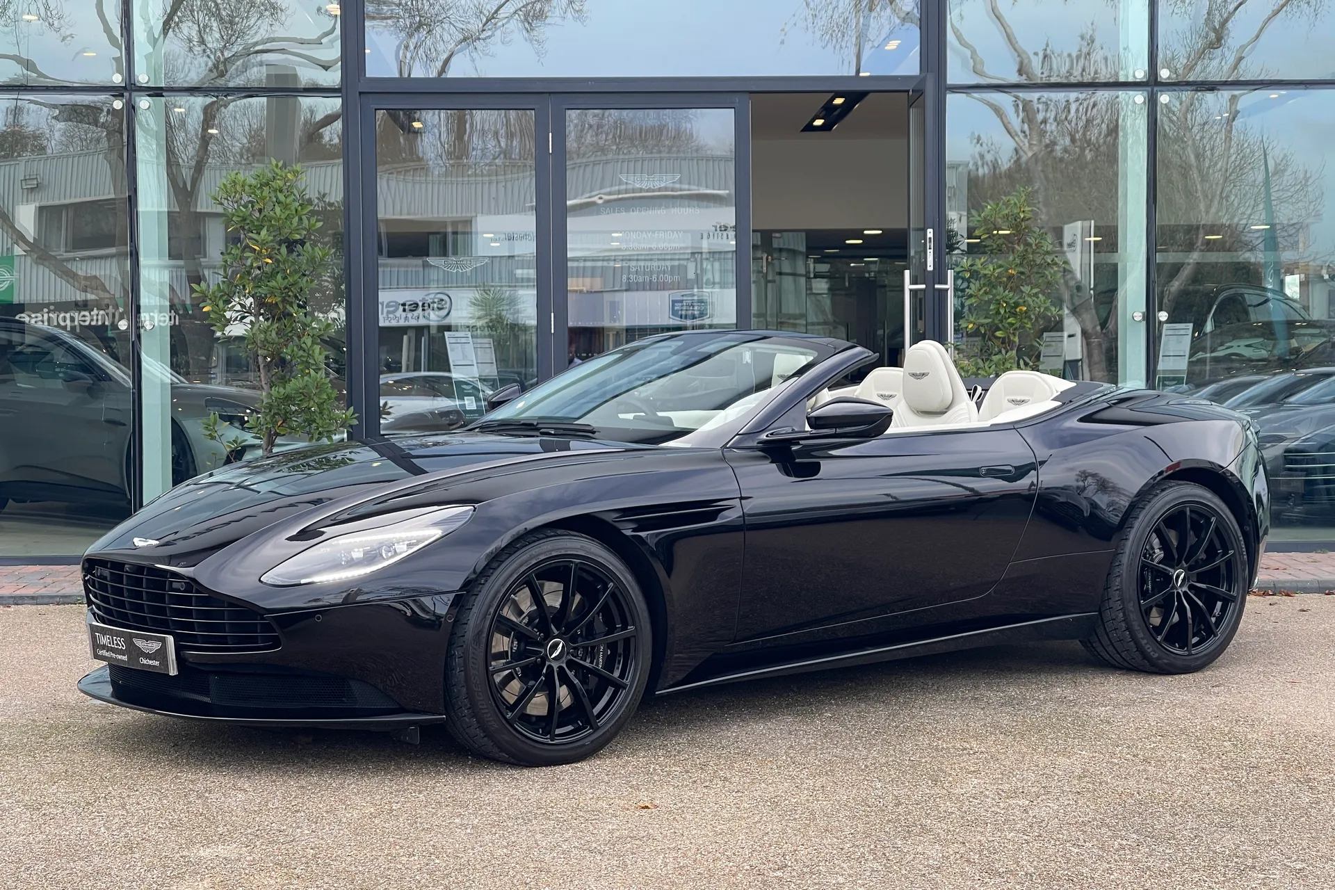 Aston Martin DB11 thumbnail image number 23