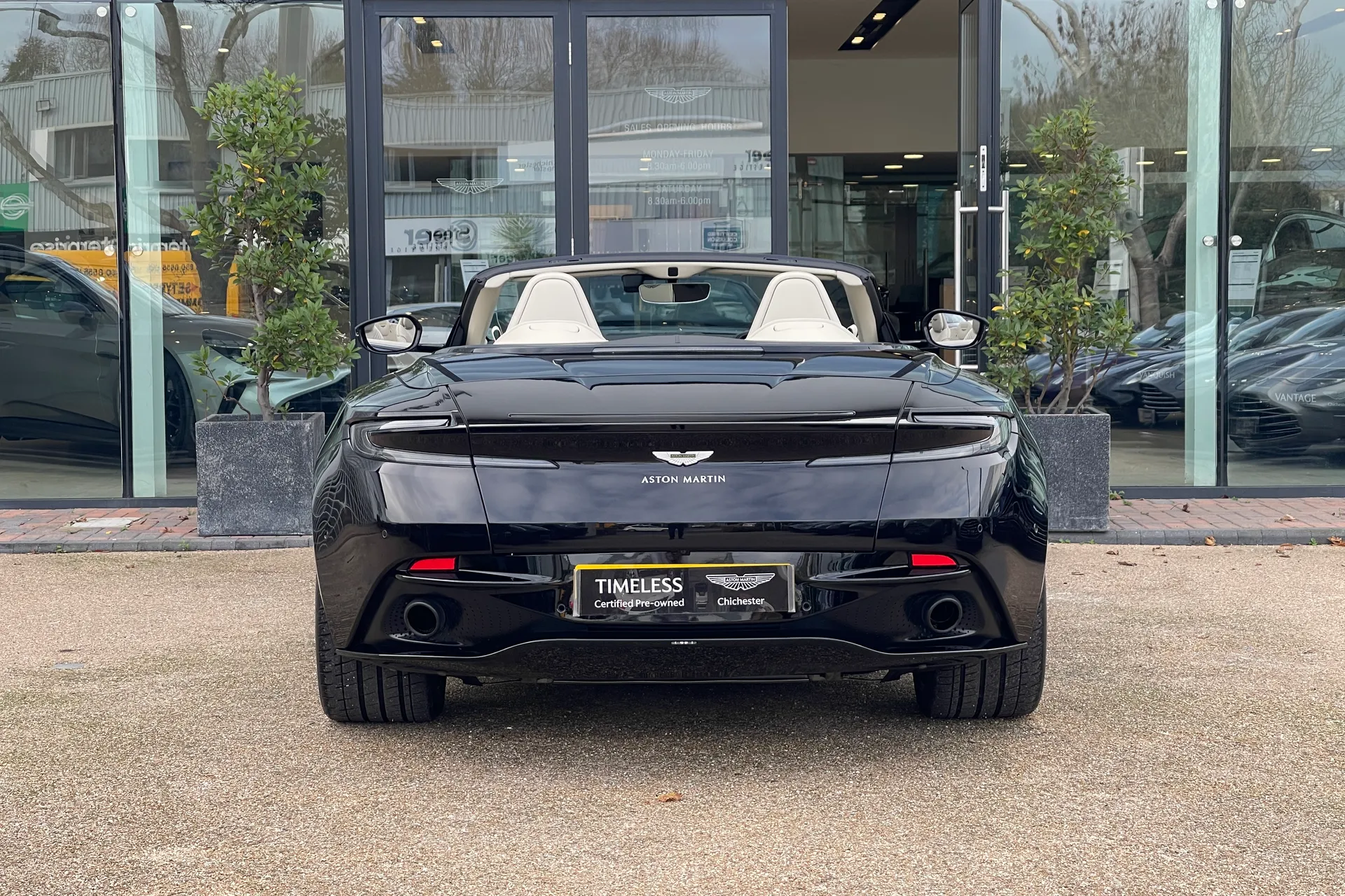 Aston Martin DB11 thumbnail image number 21