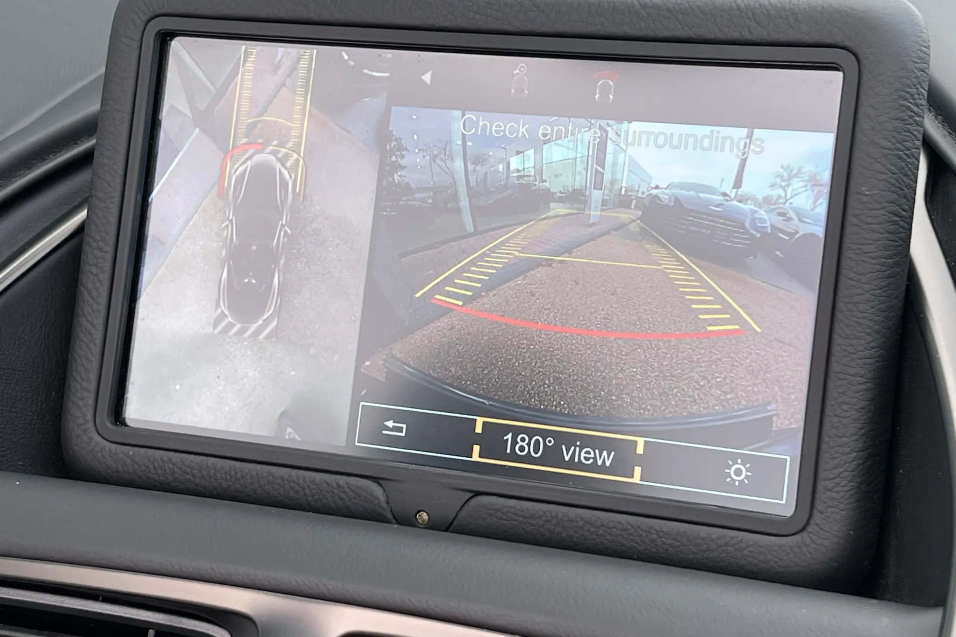 Aston Martin DB11 thumbnail image number 41