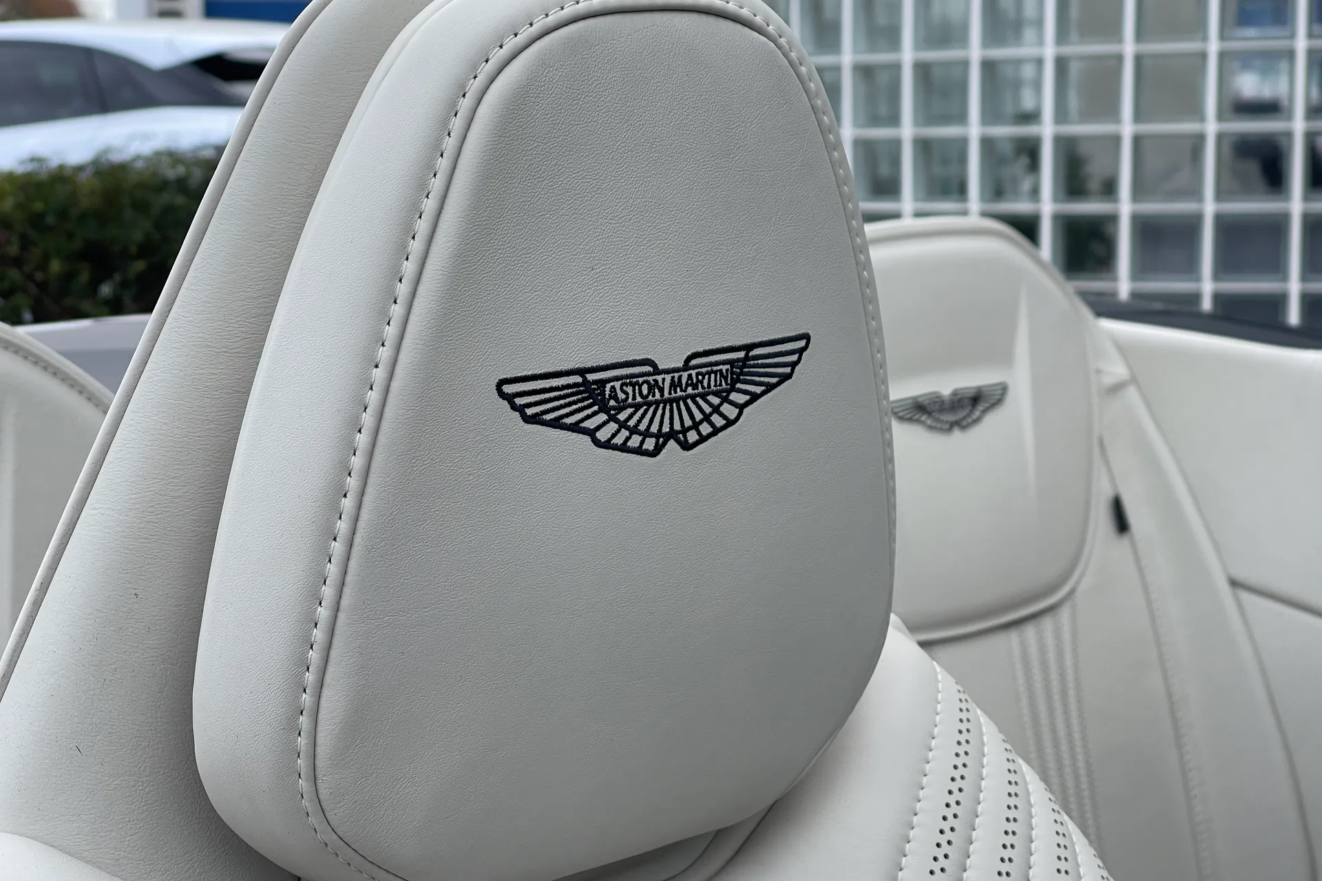 Aston Martin DB11 thumbnail image number 5