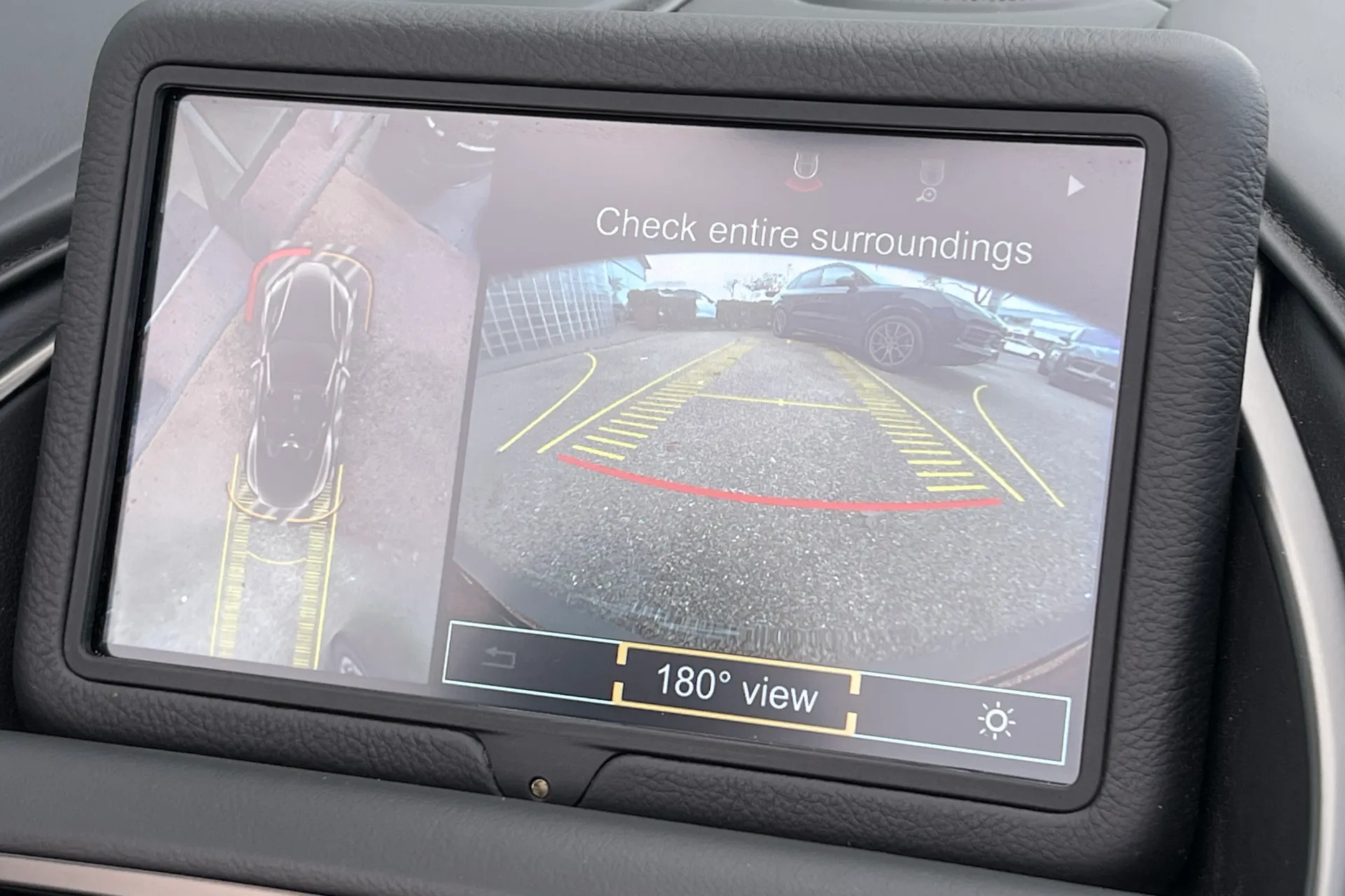 Aston Martin DB11 thumbnail image number 40