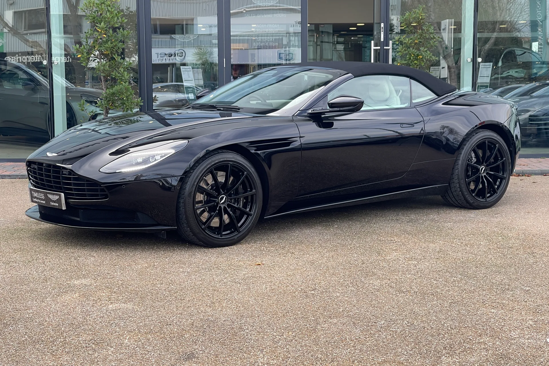 Aston Martin DB11 thumbnail image number 24