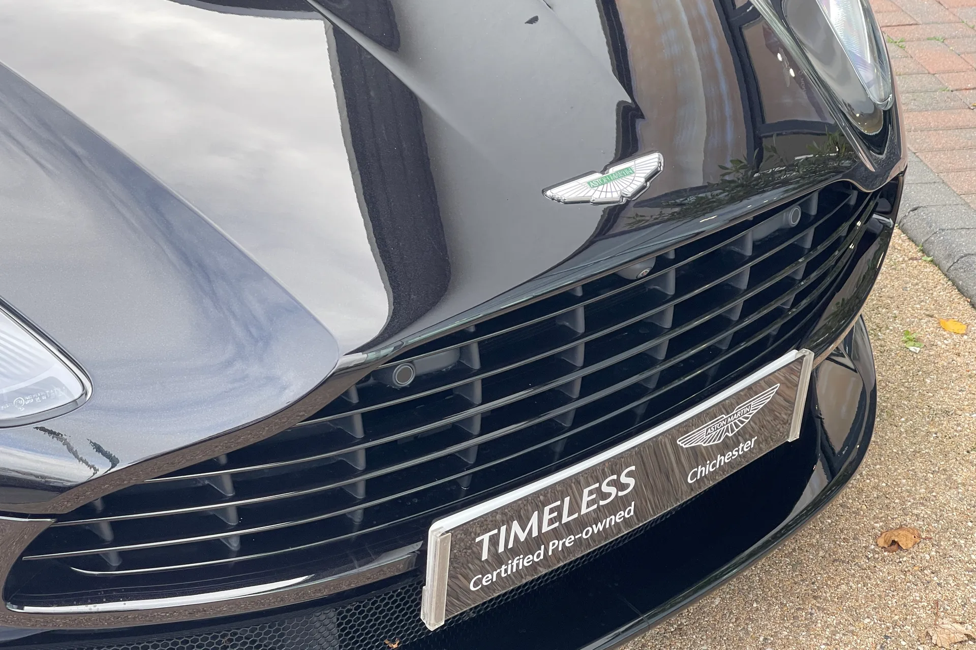 Aston Martin DB11 thumbnail image number 16