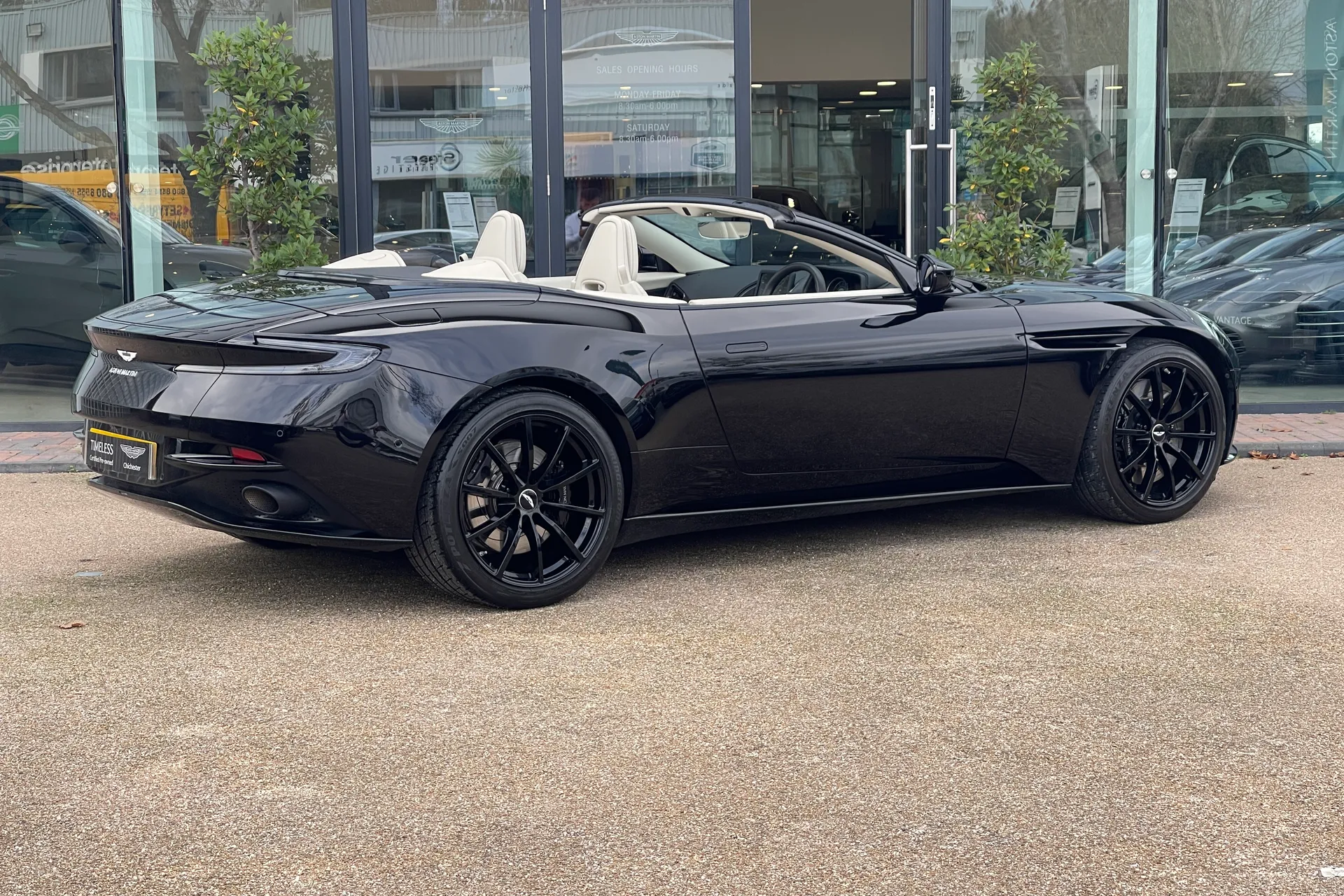 Aston Martin DB11 thumbnail image number 20