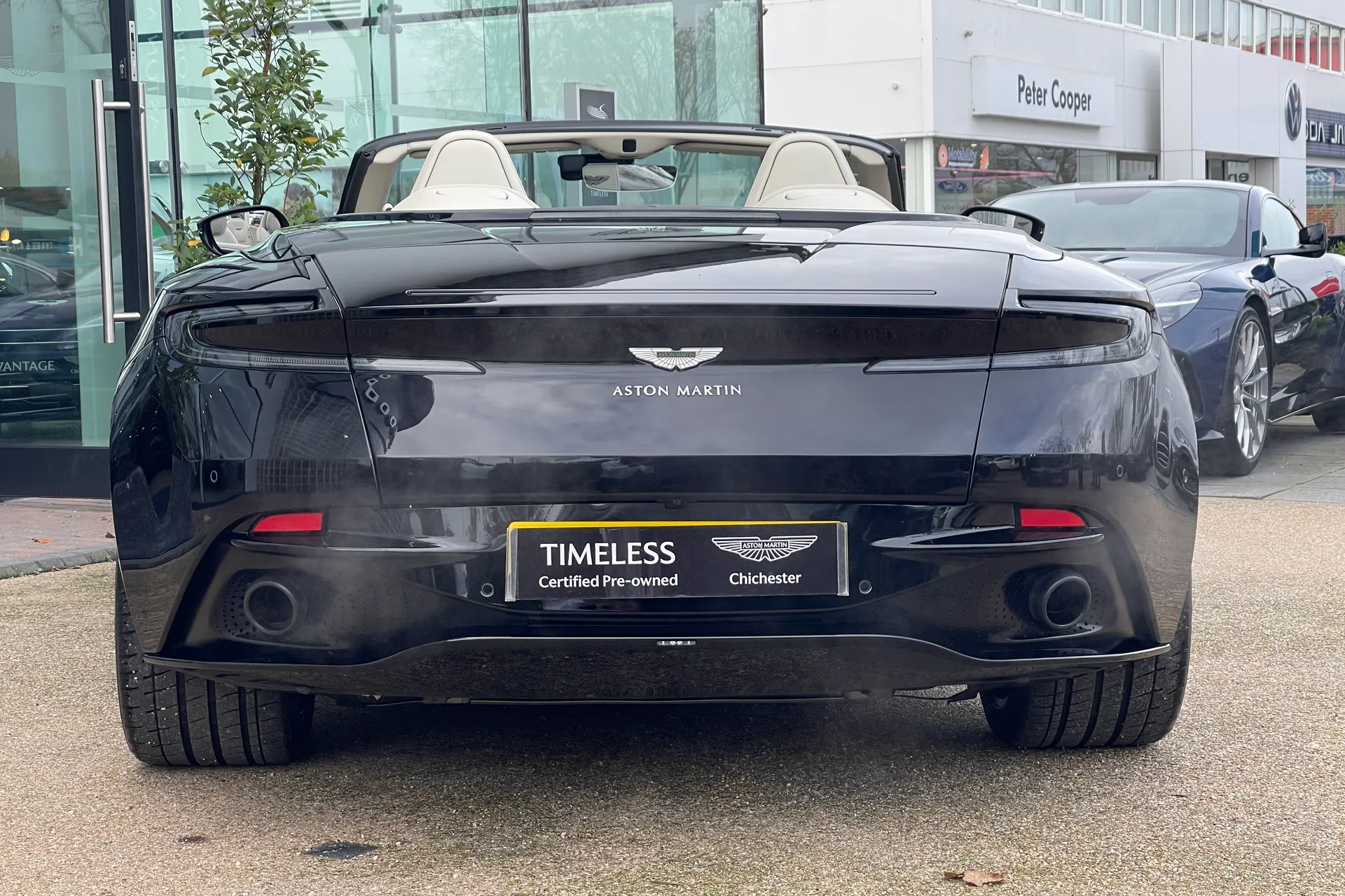 Aston Martin DB11 thumbnail image number 33