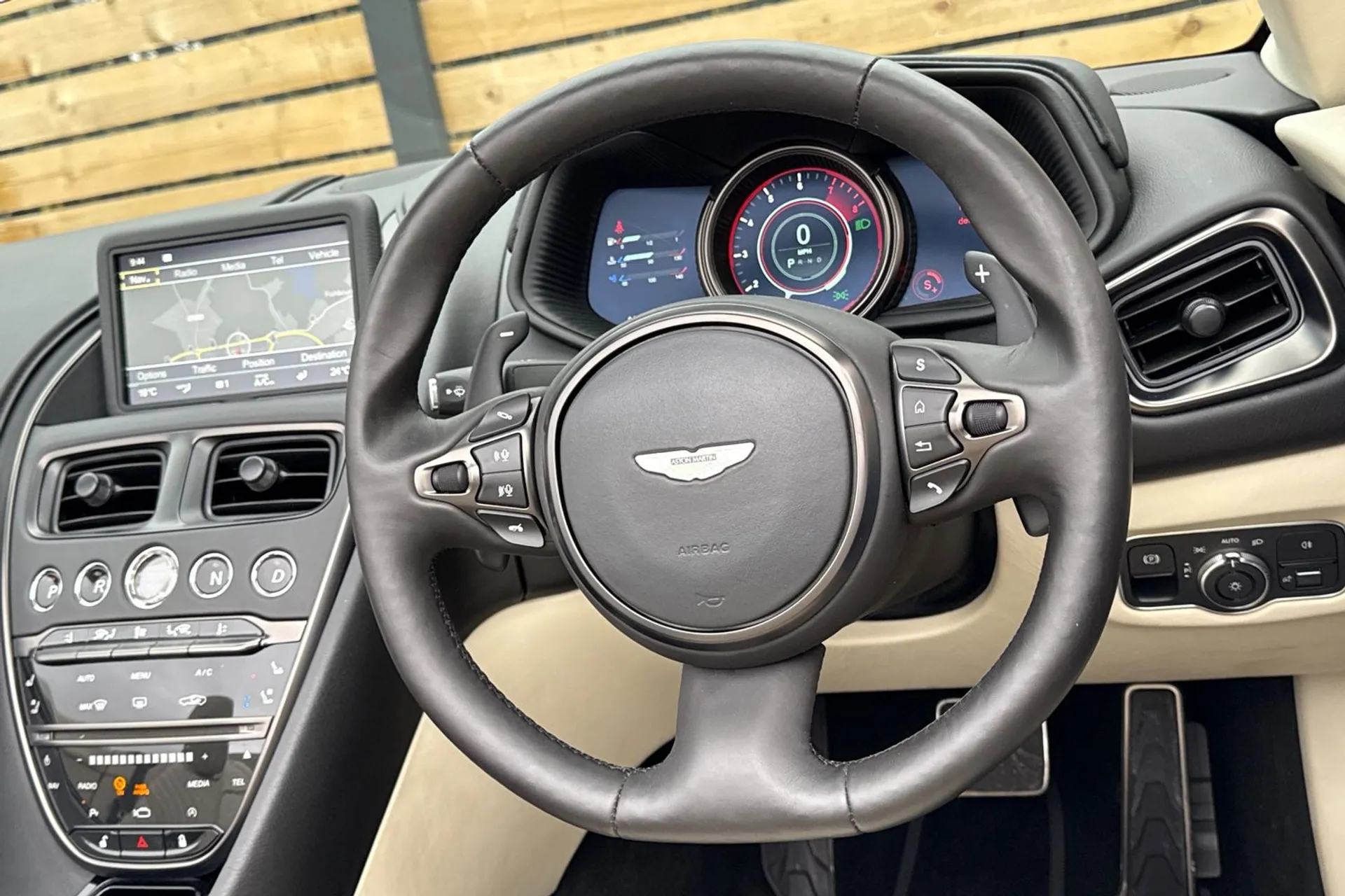 Aston Martin DB11 thumbnail image number 36