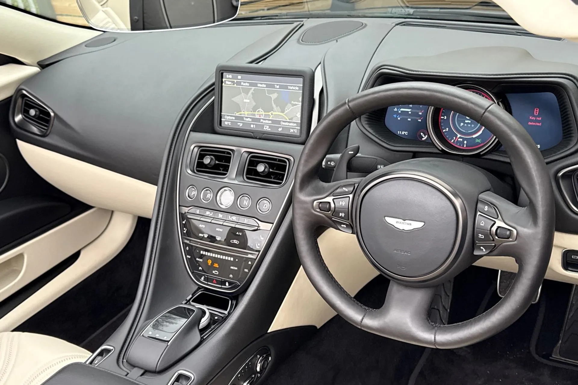 Aston Martin DB11 thumbnail image number 29