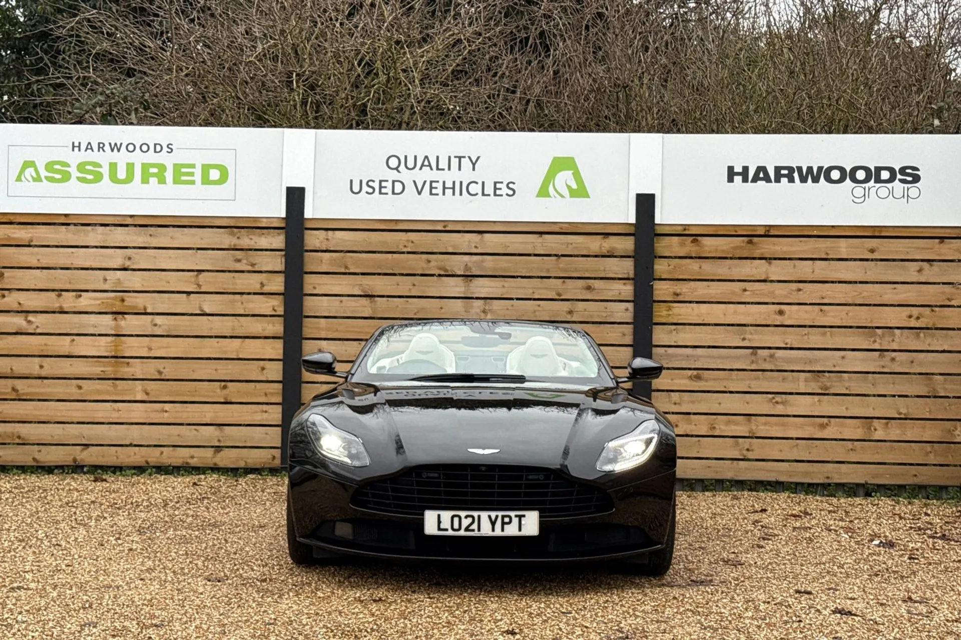 Aston Martin DB11 thumbnail image number 13