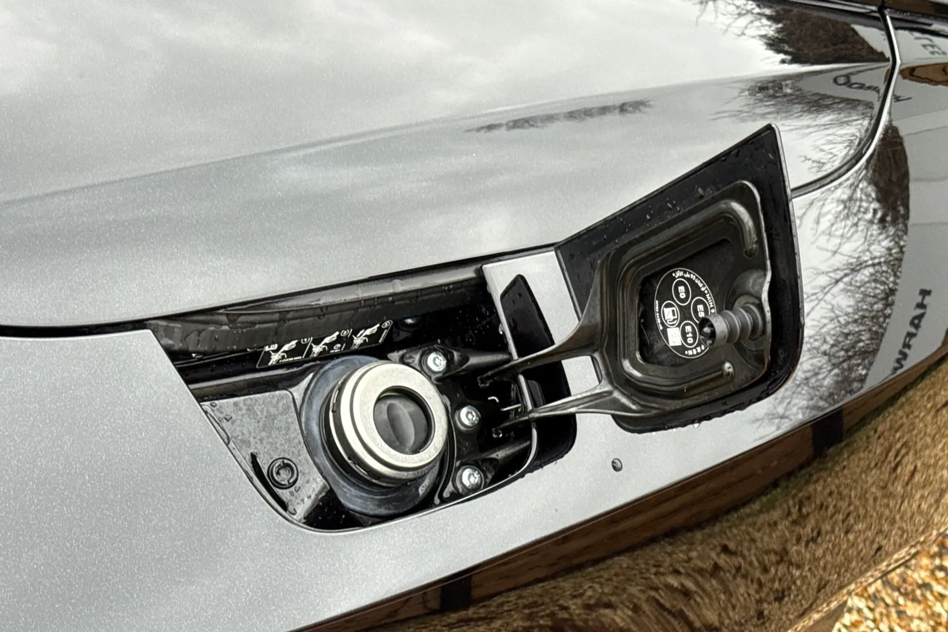 Aston Martin DB11 thumbnail image number 20