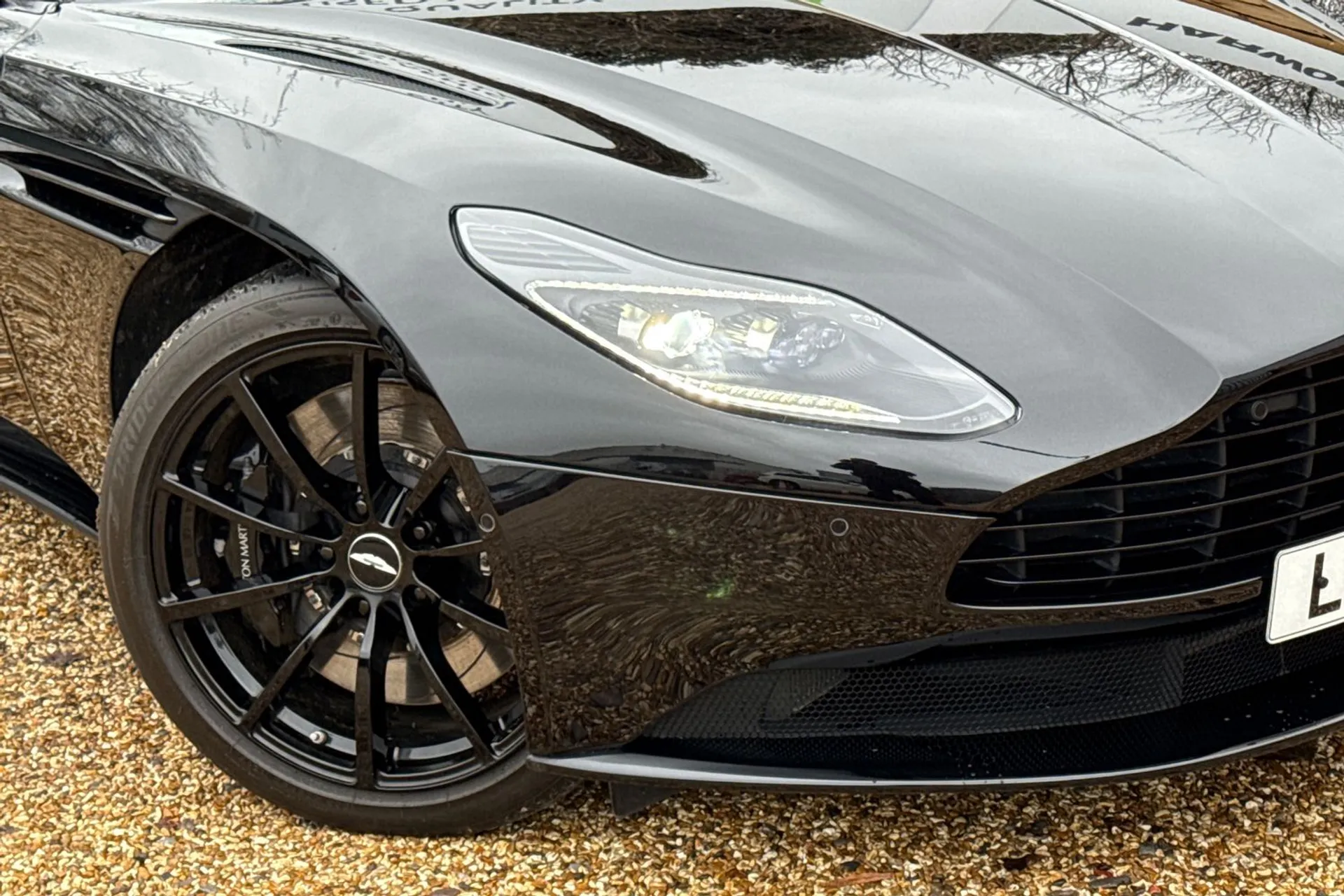 Aston Martin DB11 thumbnail image number 7