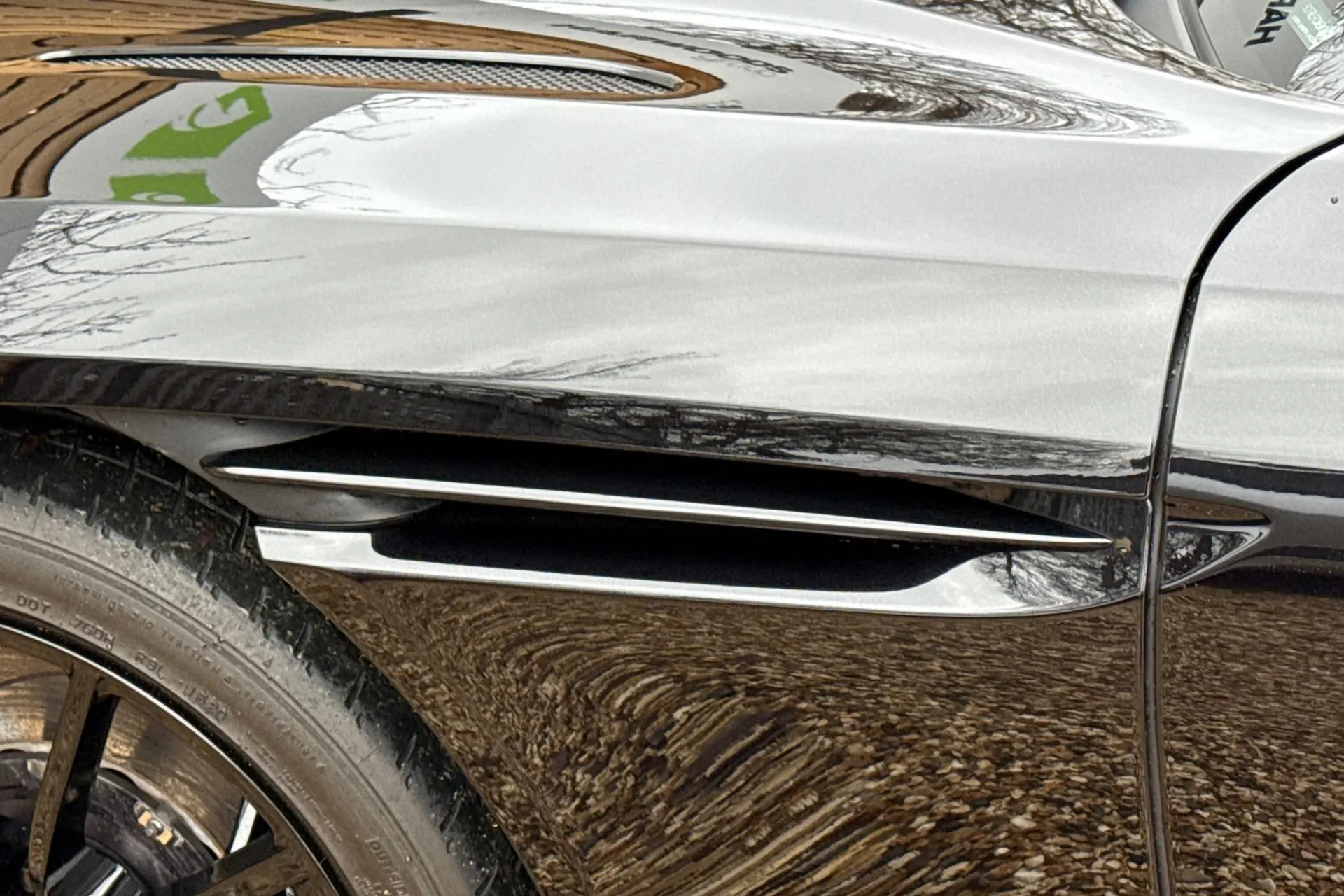 Aston Martin DB11 thumbnail image number 44