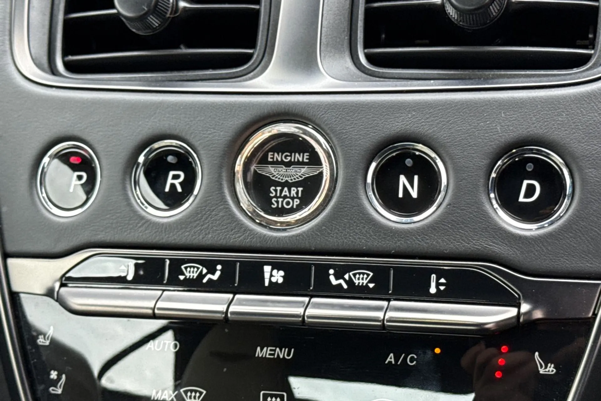 Aston Martin DB11 thumbnail image number 51