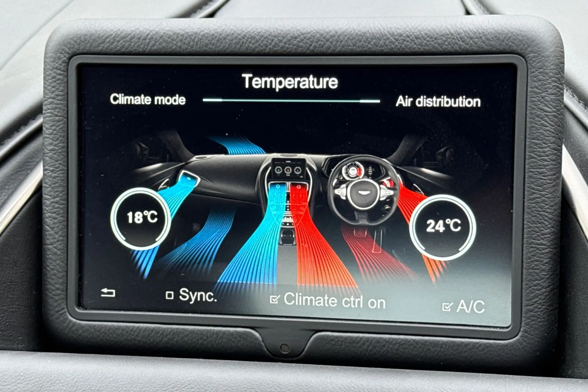 Aston Martin DB11 thumbnail image number 53