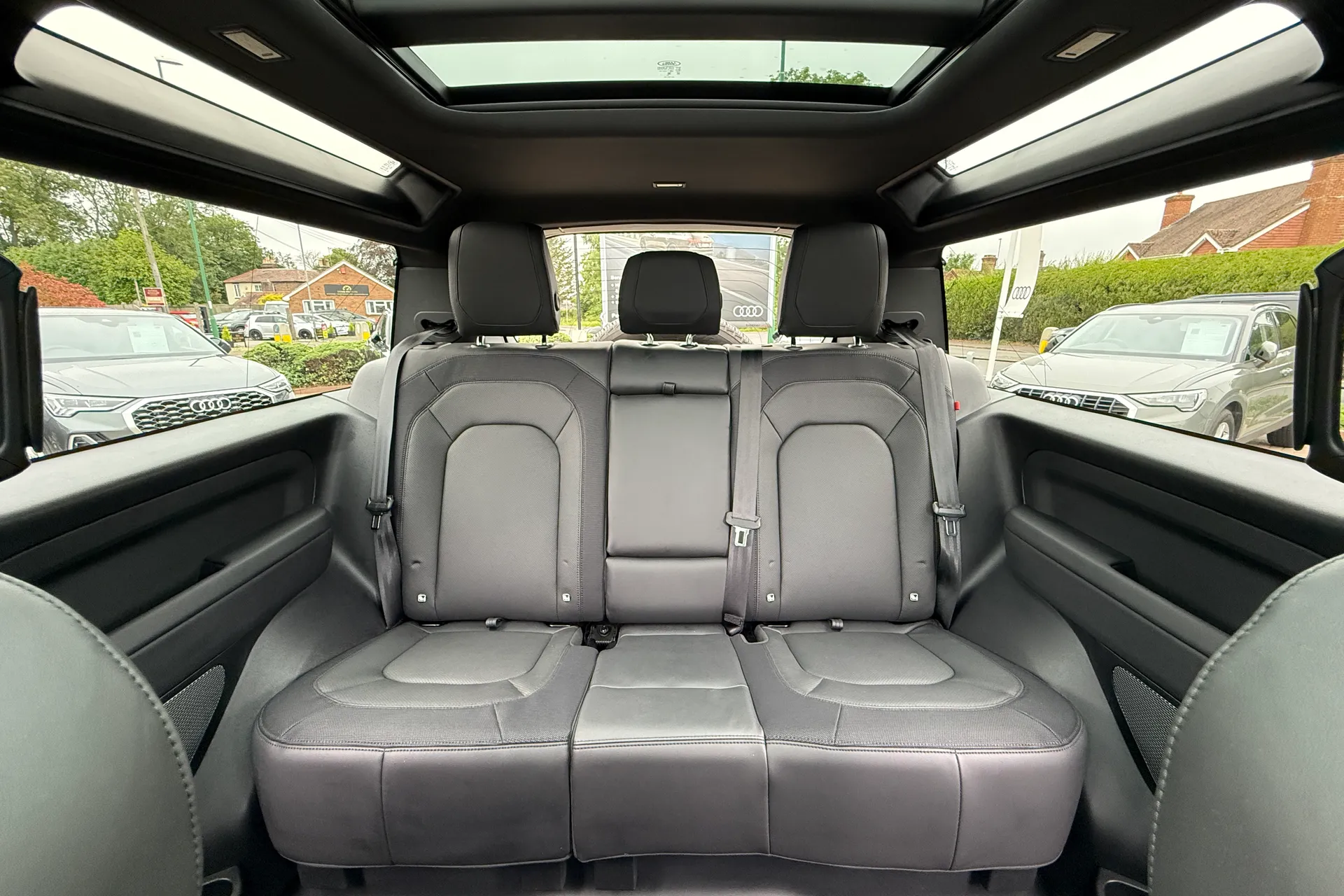 LAND ROVER DEFENDER thumbnail image number 10