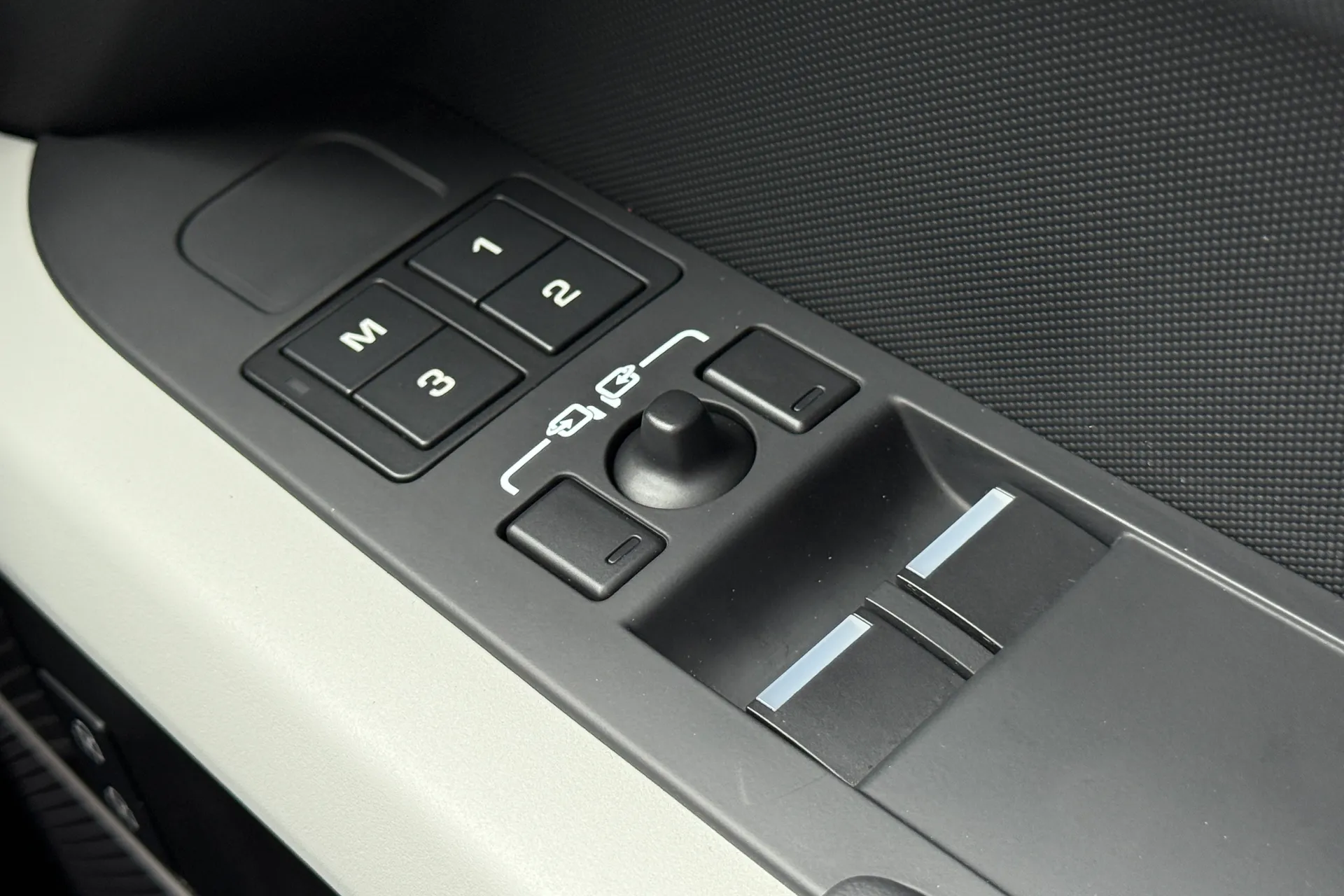 LAND ROVER DEFENDER thumbnail image number 22