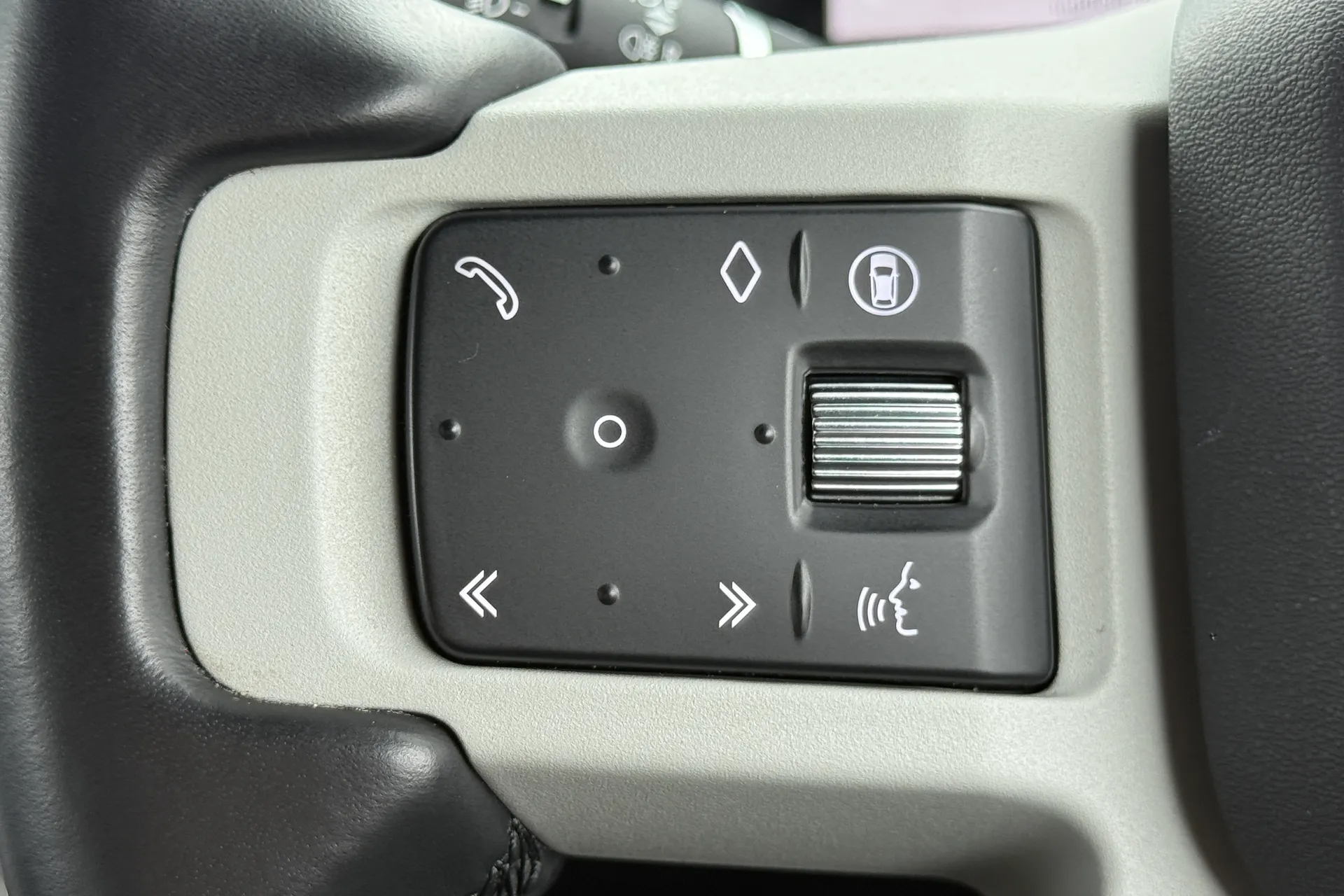 LAND ROVER DEFENDER thumbnail image number 24