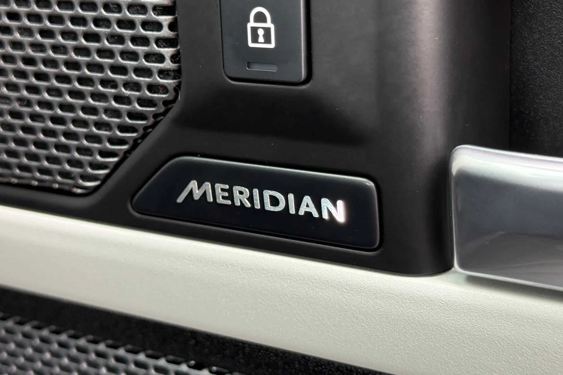 LAND ROVER DEFENDER thumbnail image number 20