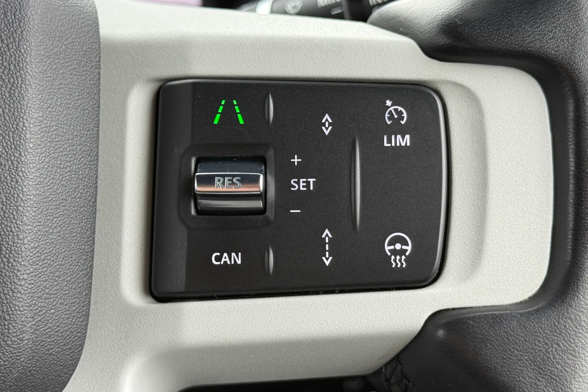 LAND ROVER DEFENDER thumbnail image number 25