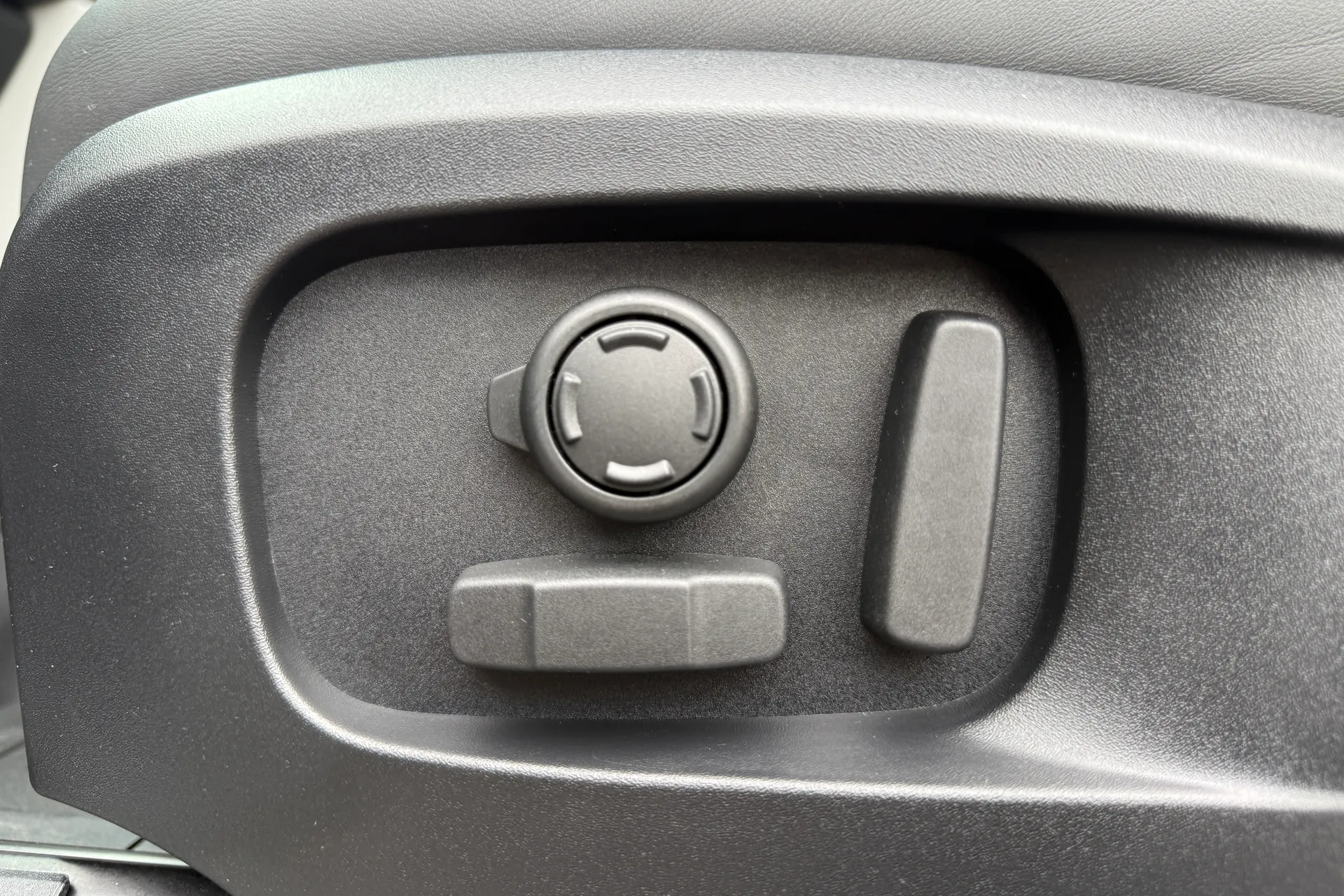 LAND ROVER DEFENDER thumbnail image number 21
