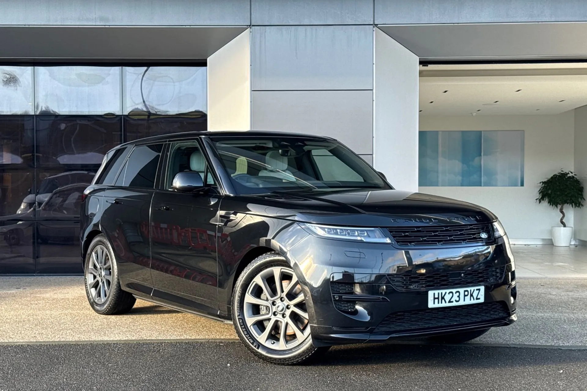 LAND ROVER RANGE ROVER SPORT focused image