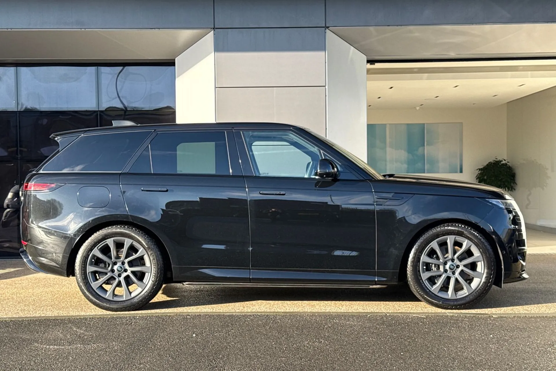 LAND ROVER RANGE ROVER SPORT thumbnail image number 2