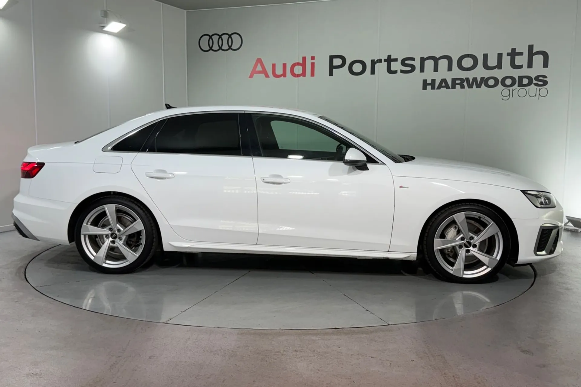 Audi A4 thumbnail image number 2