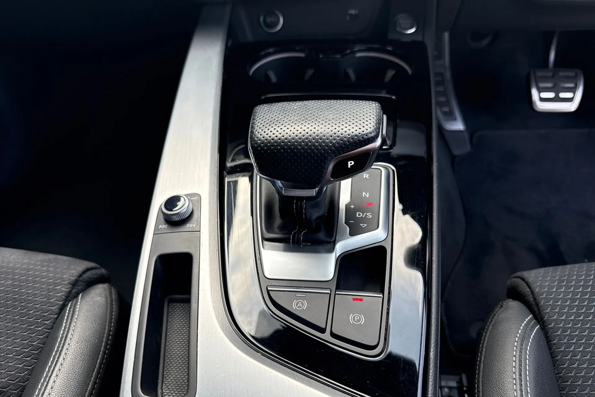 Audi A4 thumbnail image number 40
