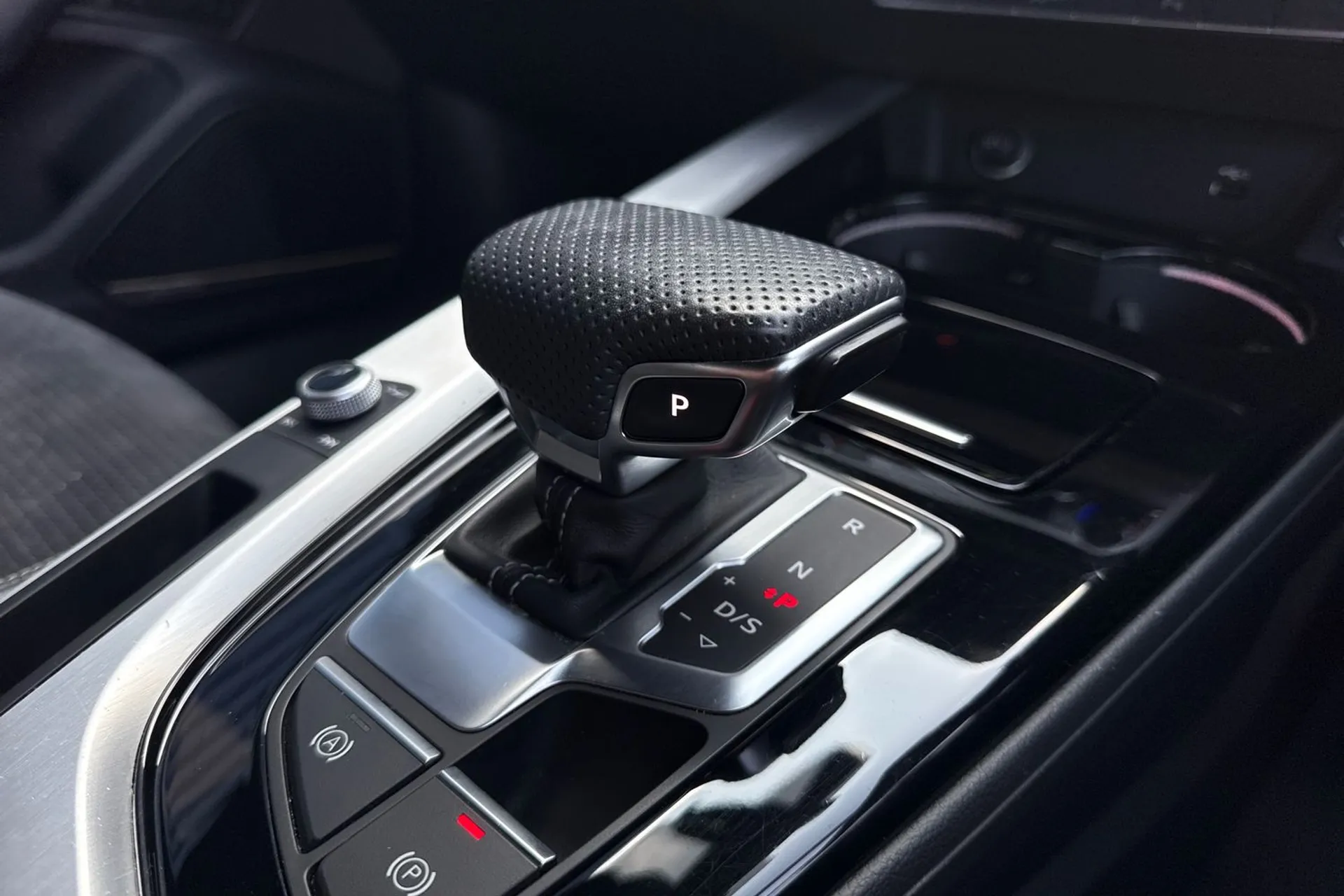 Audi A4 thumbnail image number 19