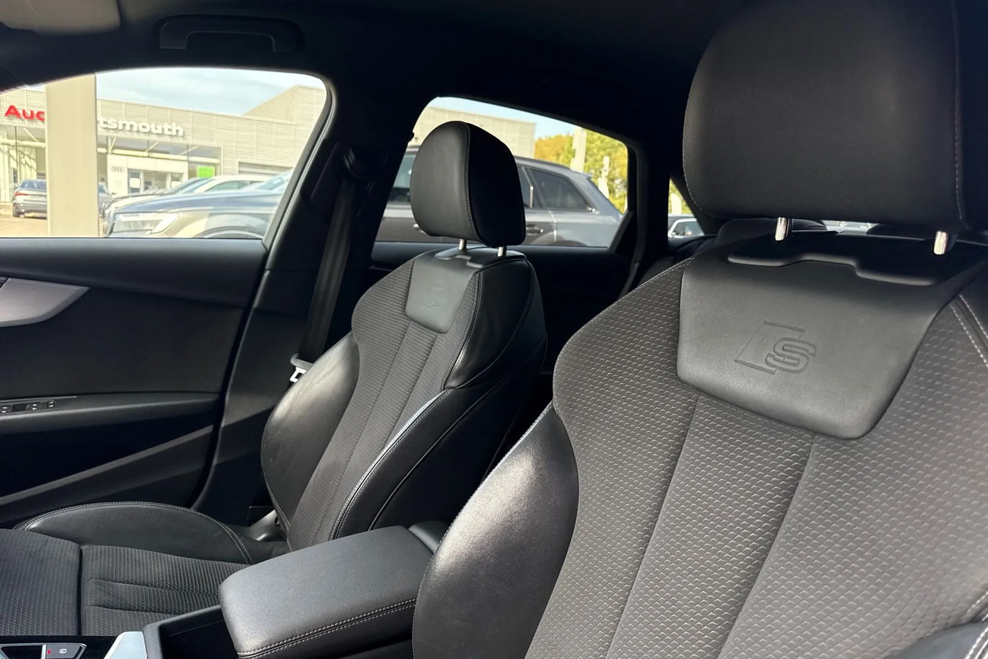 Audi A4 thumbnail image number 32