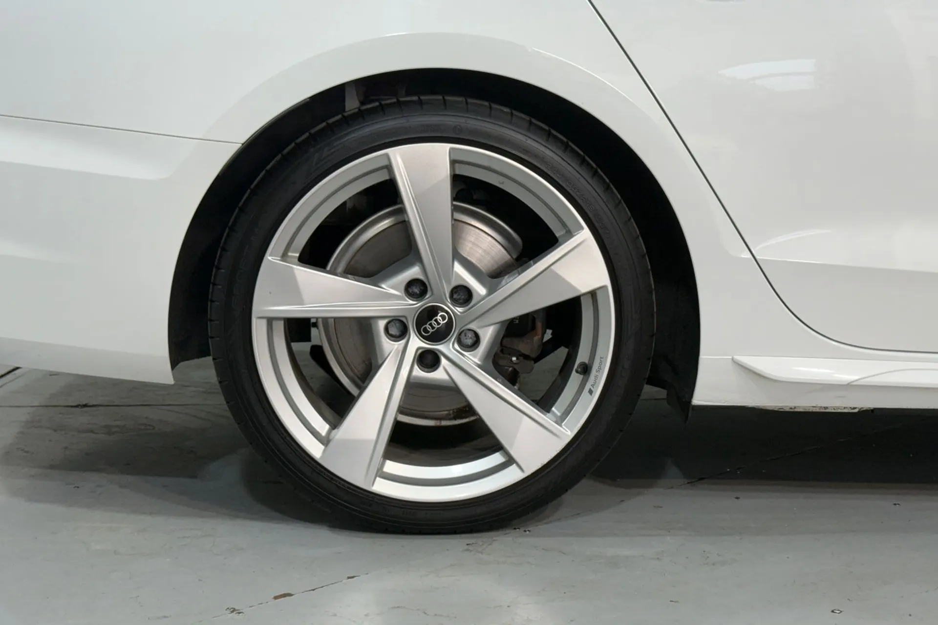 Audi A4 thumbnail image number 12