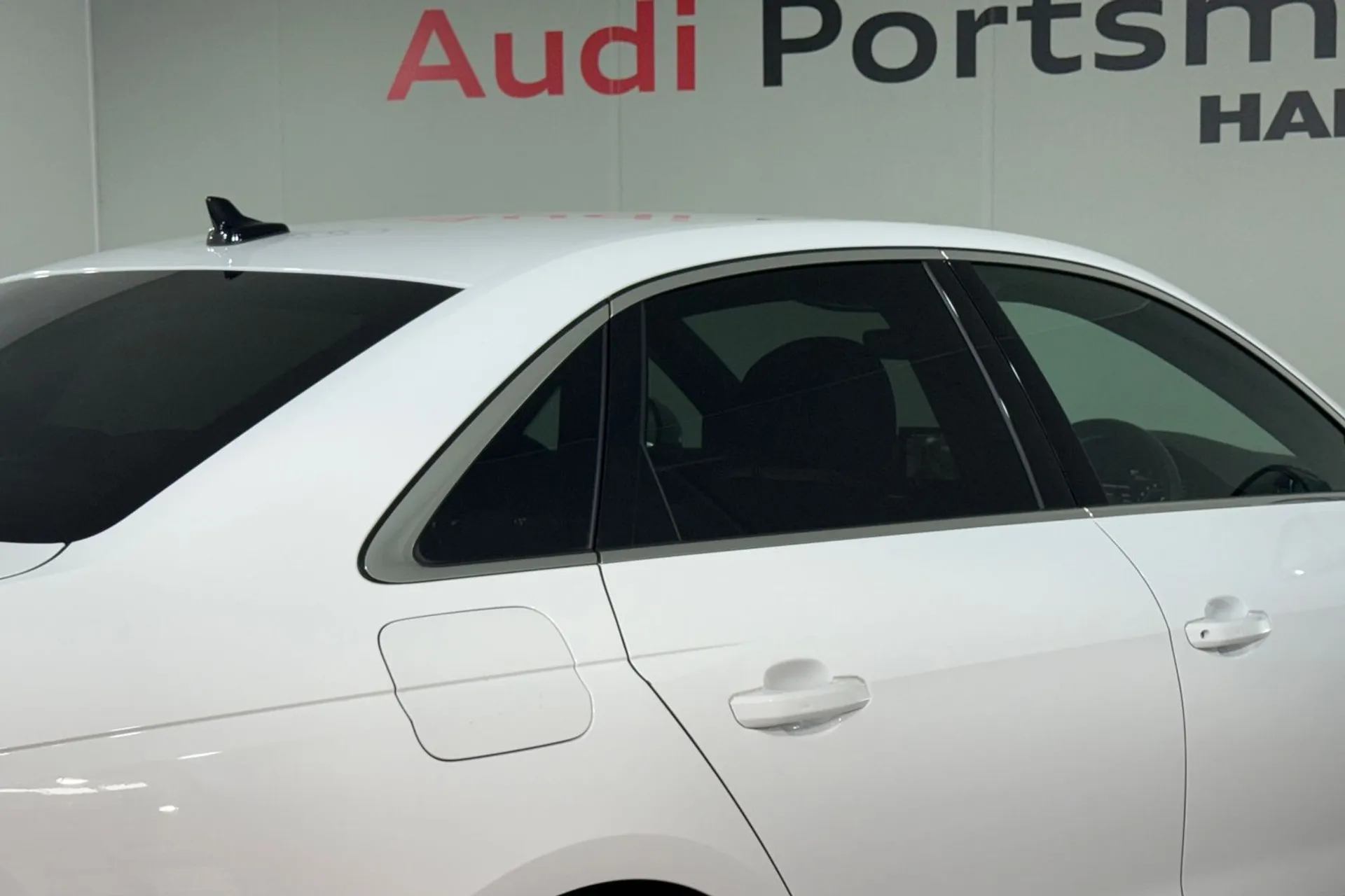Audi A4 thumbnail image number 13