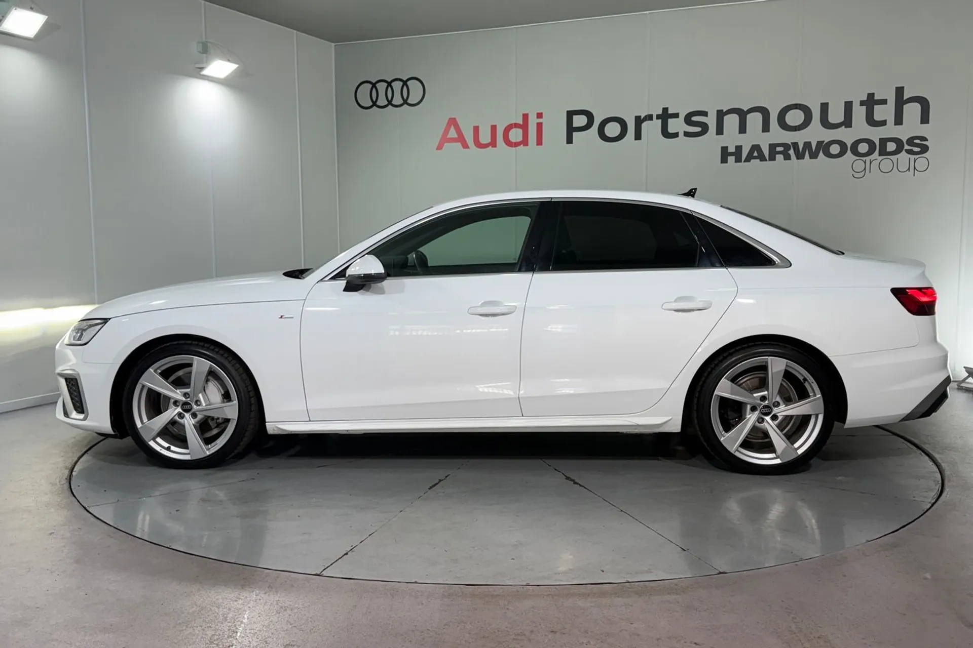 Audi A4 thumbnail image number 9