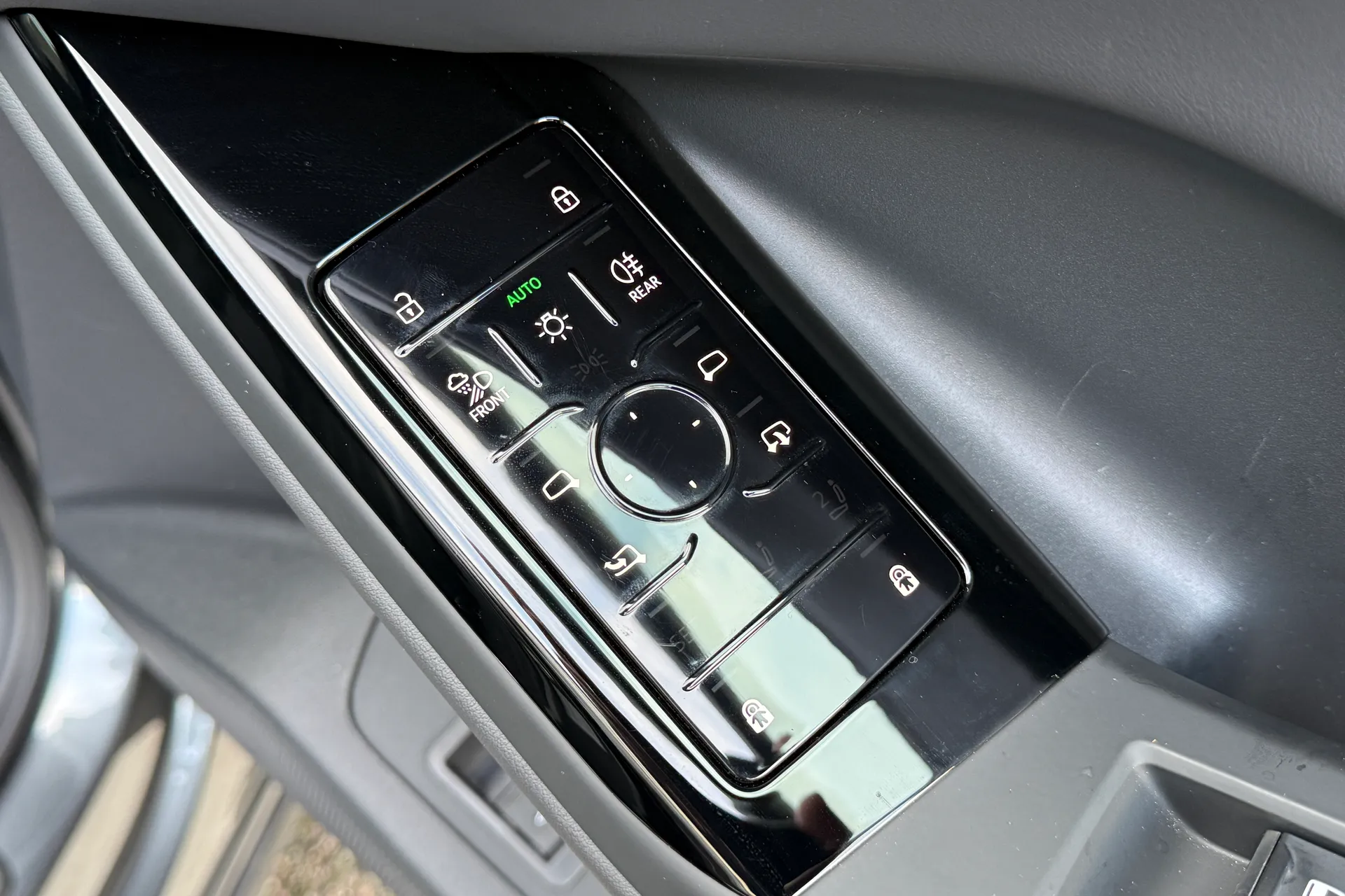 Audi Q6 thumbnail image number 48